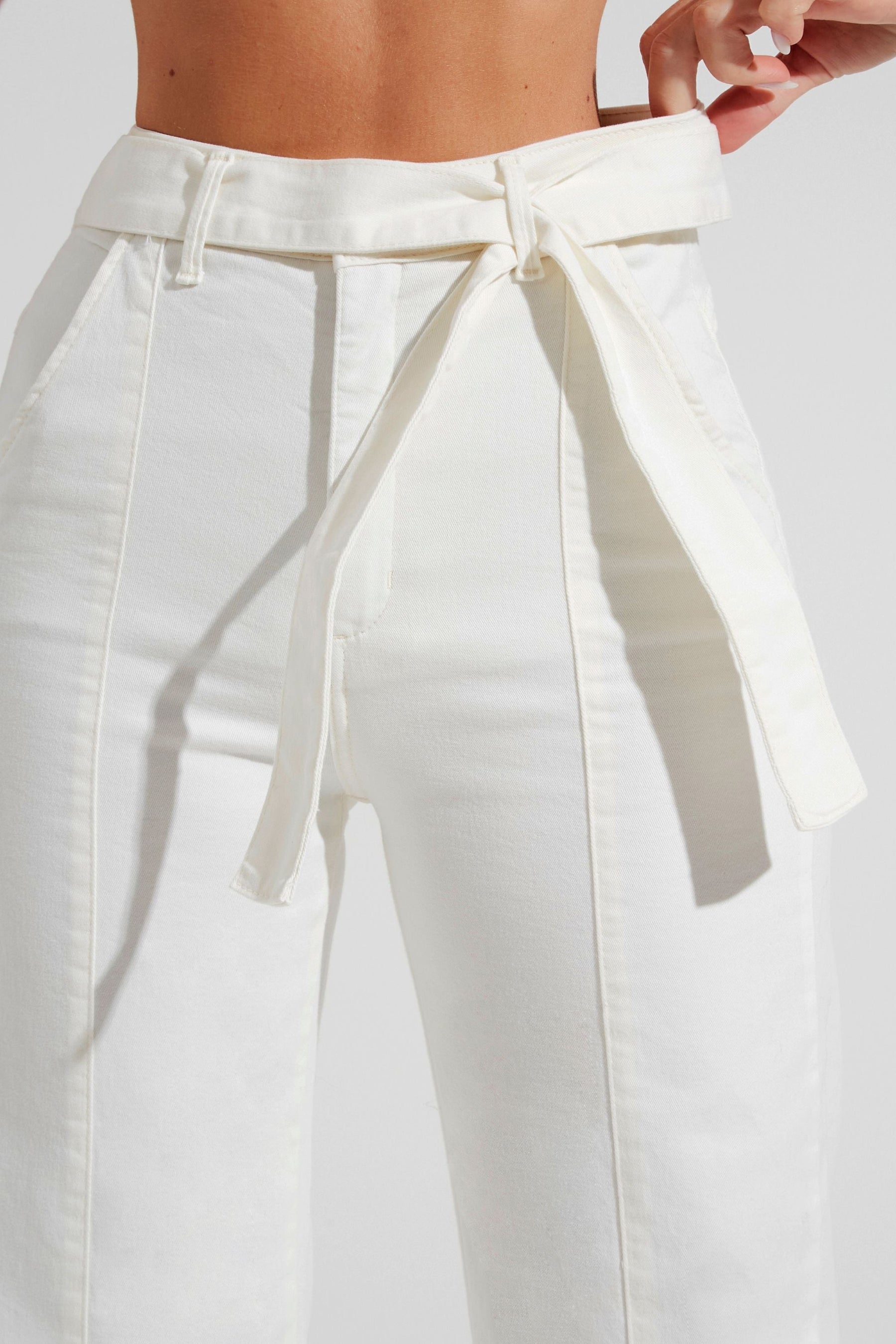 Calça Jeans de Rica Tecnológica Wide Leg Off White Cós Super Alto