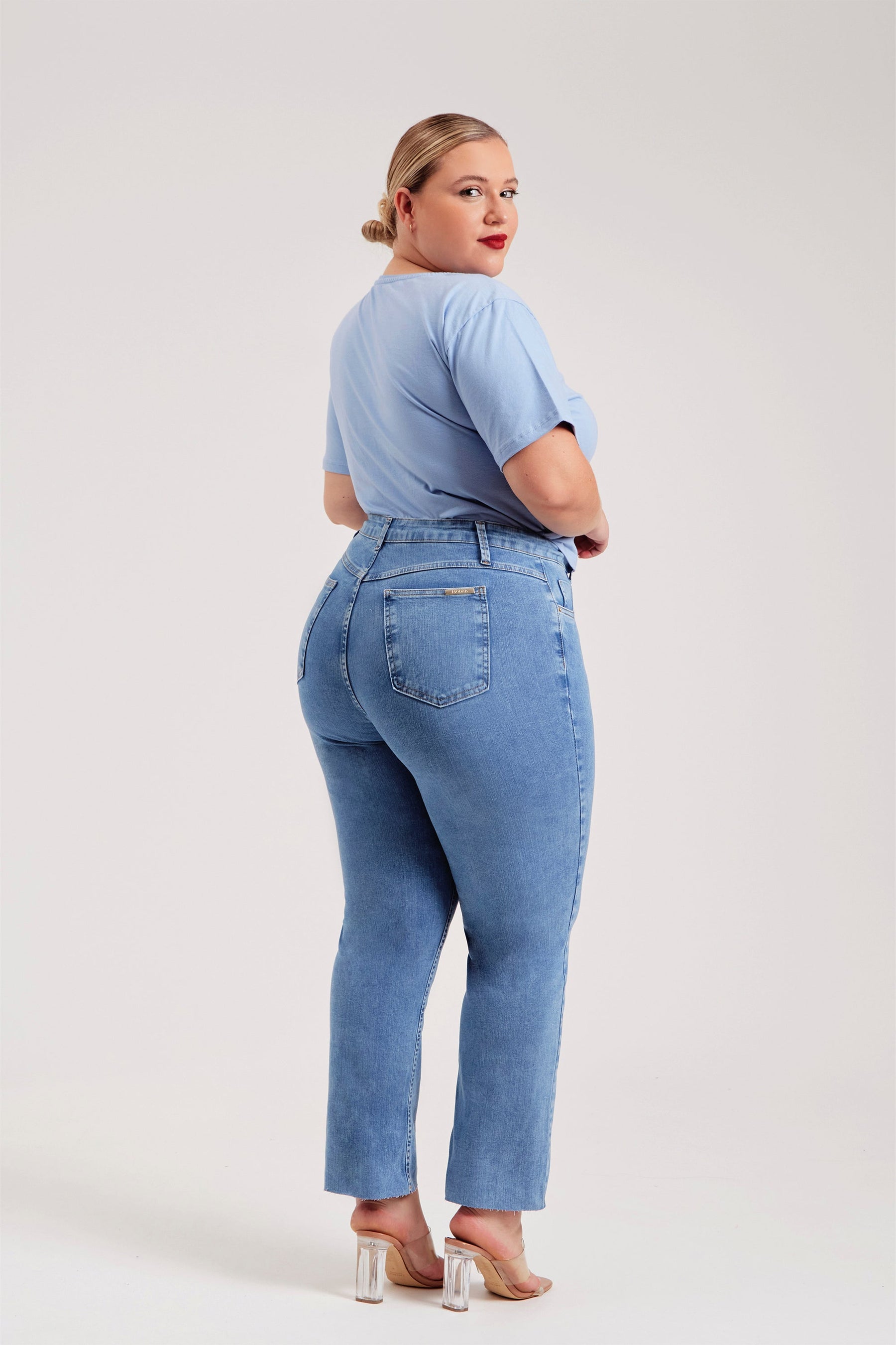 Calça Jeans Modeladora Revolucionária Reta Clara Cós Super Alto