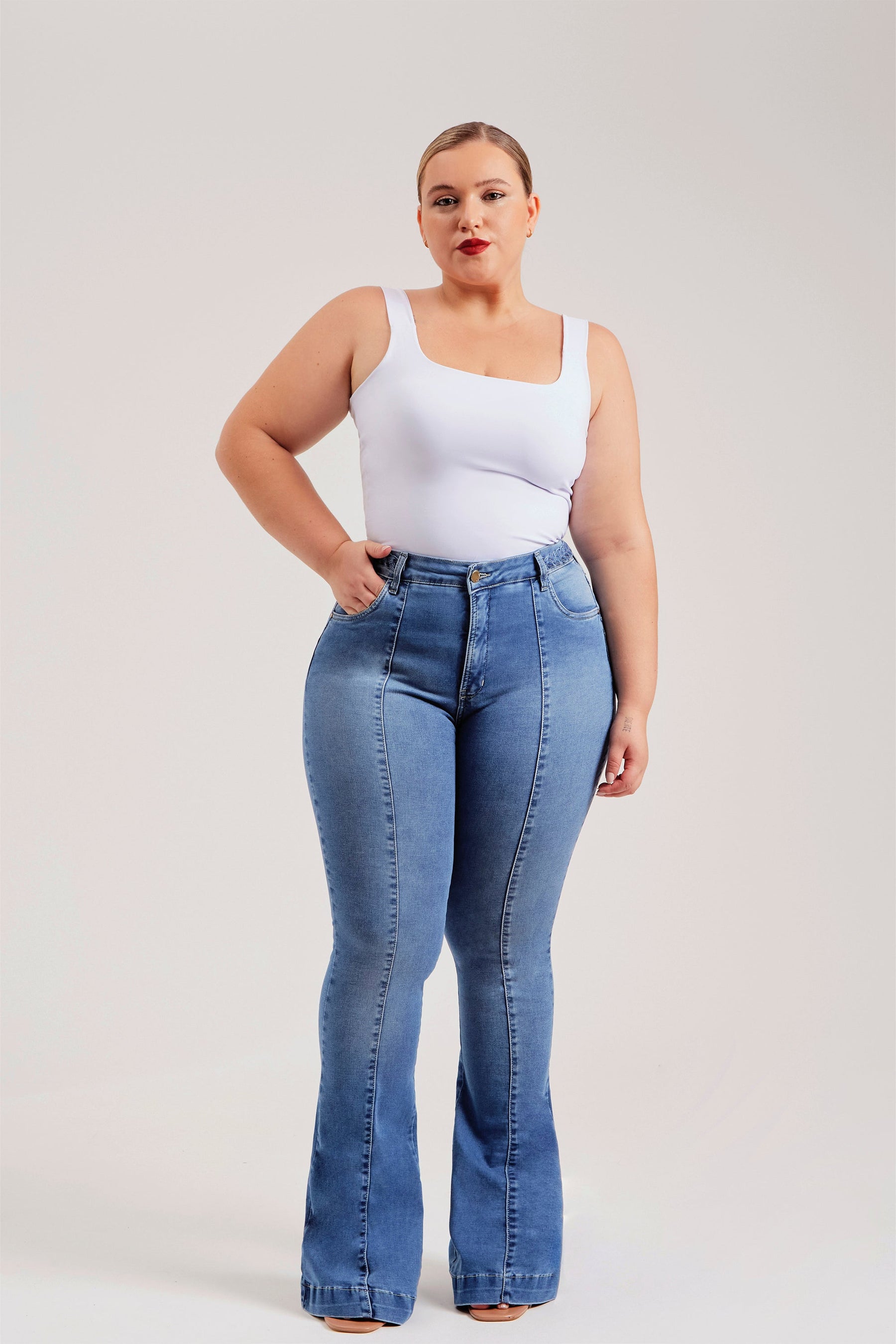 Calça Jeans Modeladora Apaixonante Flare Cós Alto