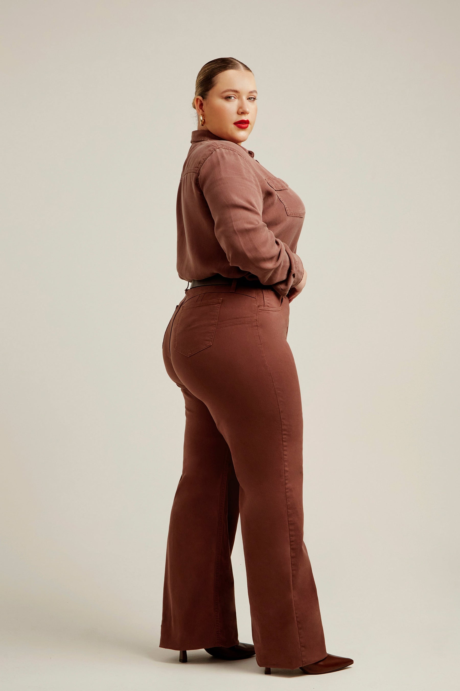 Calça Jeans Modeladora Coffee Wide Leg Cós Super Alto