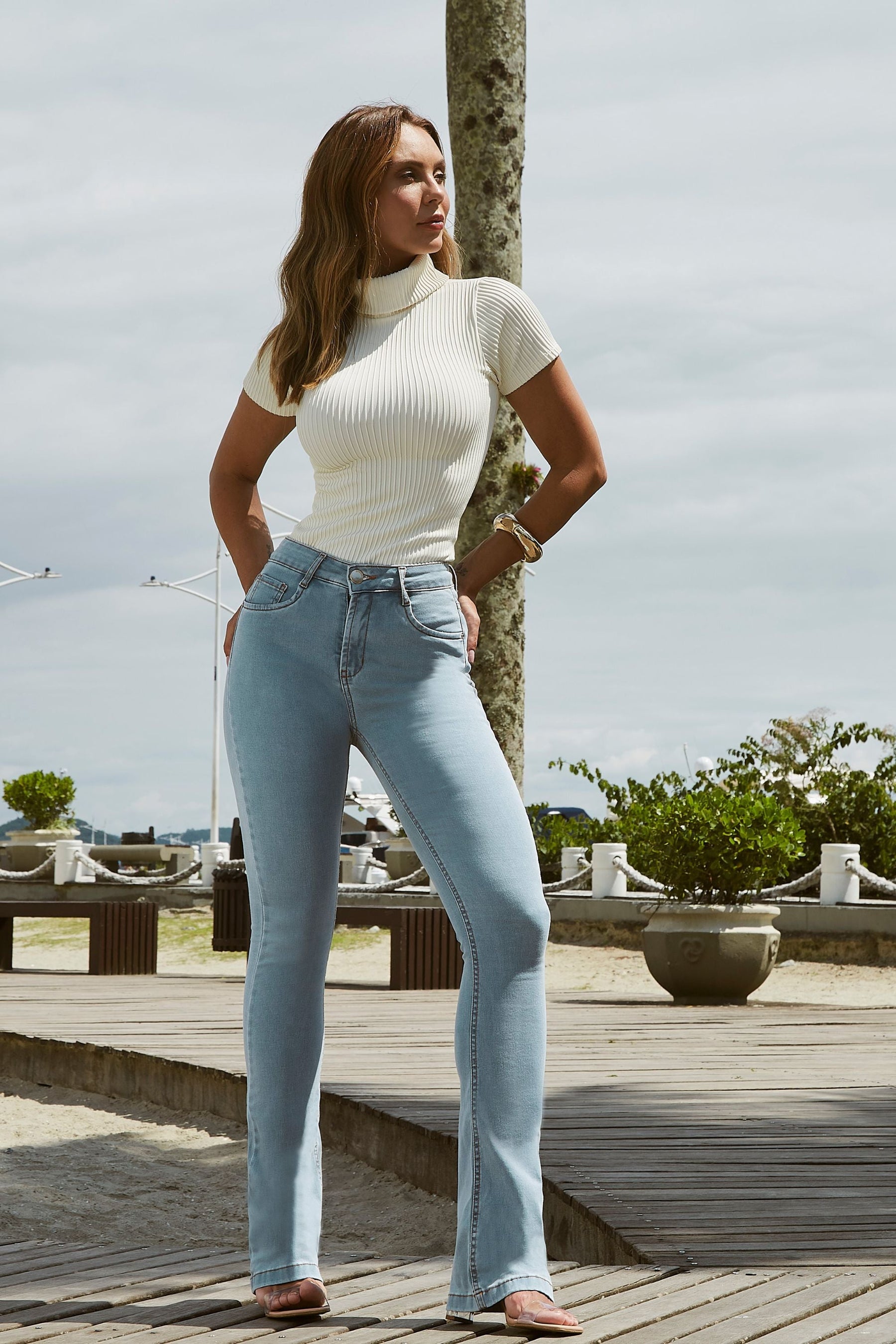 Calça Jeans Modeladora Inesquecível Boot Cut Clara Cós Médio