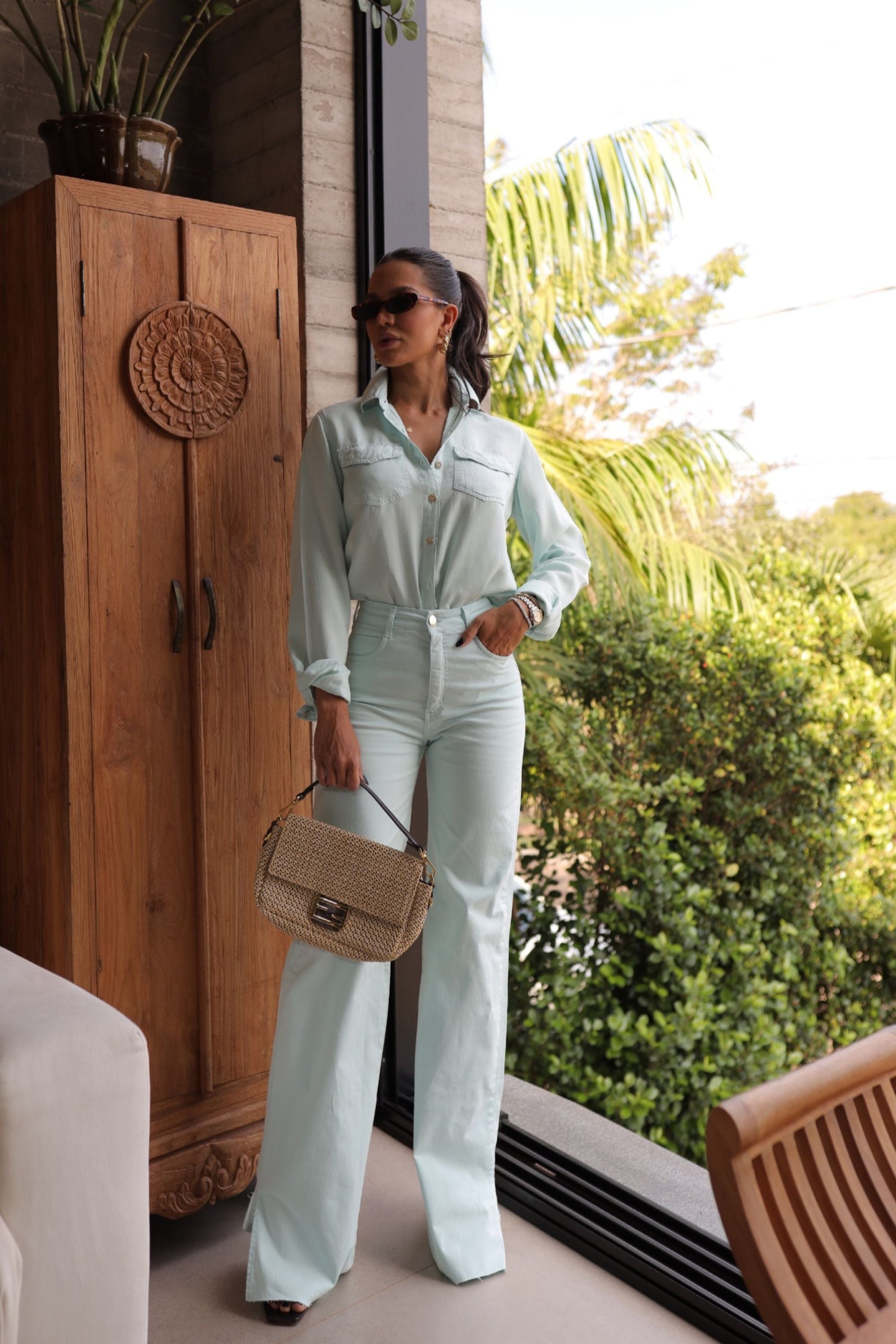 Calça Jeans Modeladora Wide Leg com Fenda Aqua Cós Super Alto