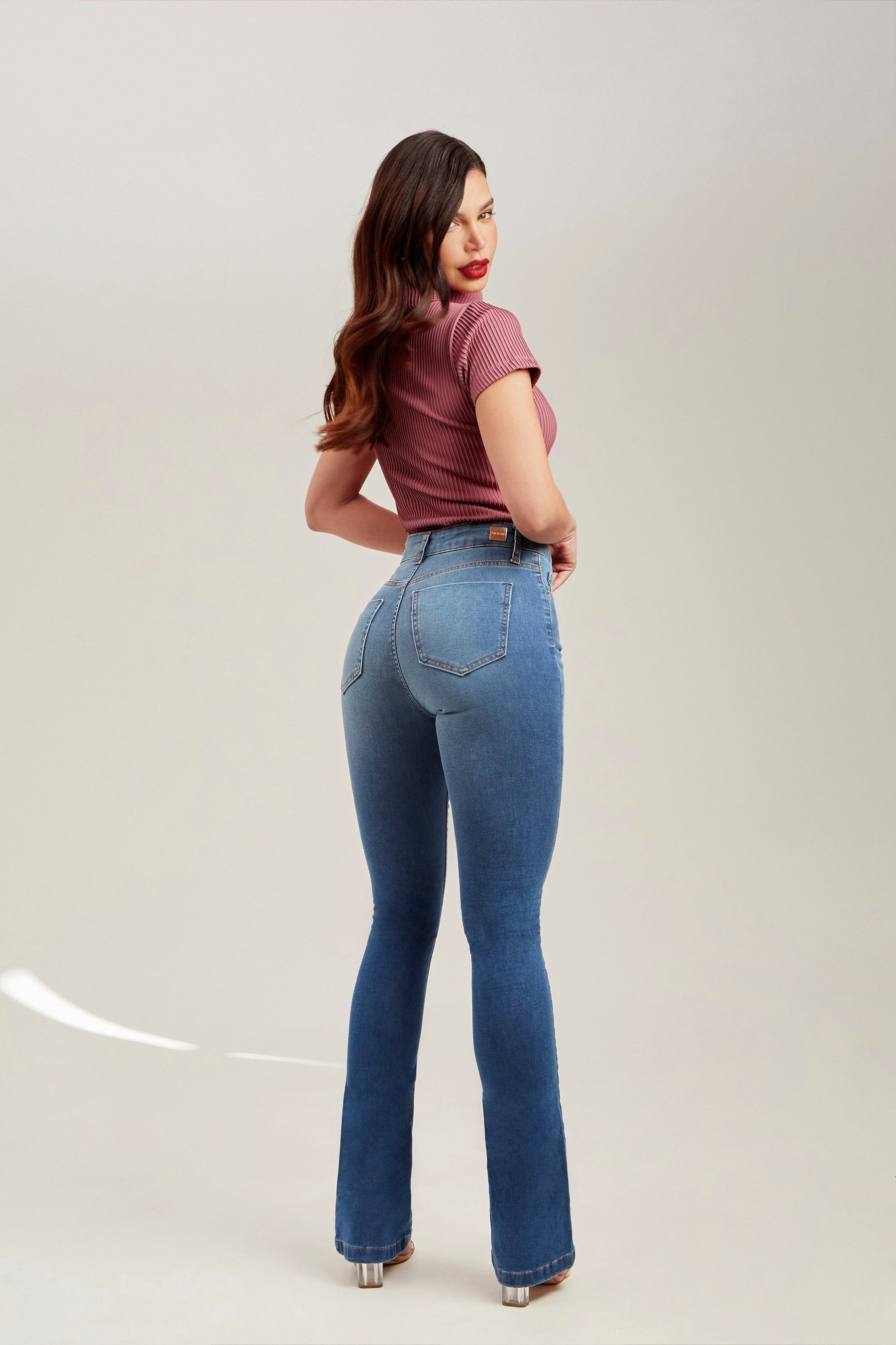 Calça Jeans Modeladora Inesquecível Boot Cut Cós Médio