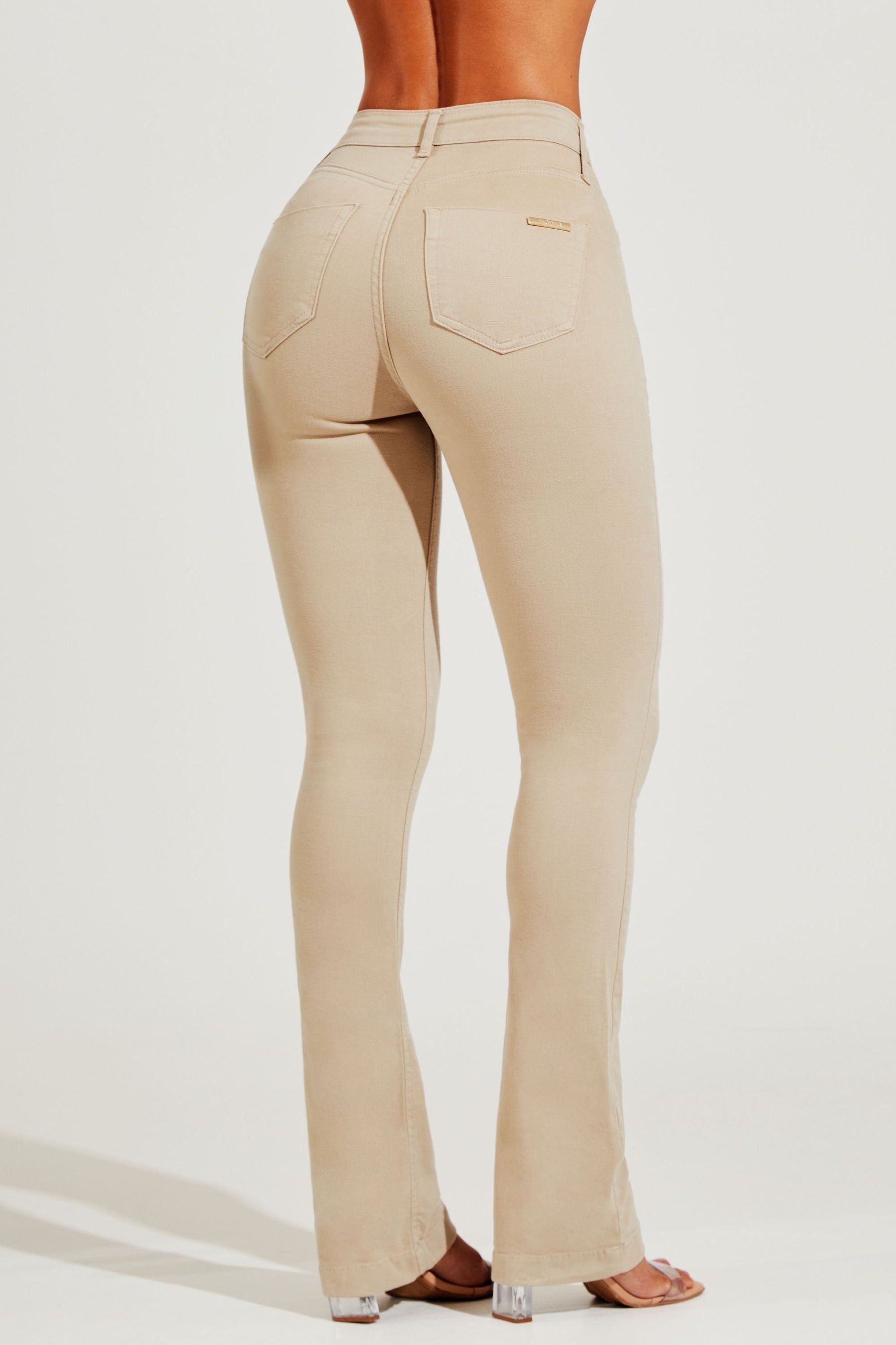 Calça Jeans Modeladora Nude Boot Cut Cós Médio