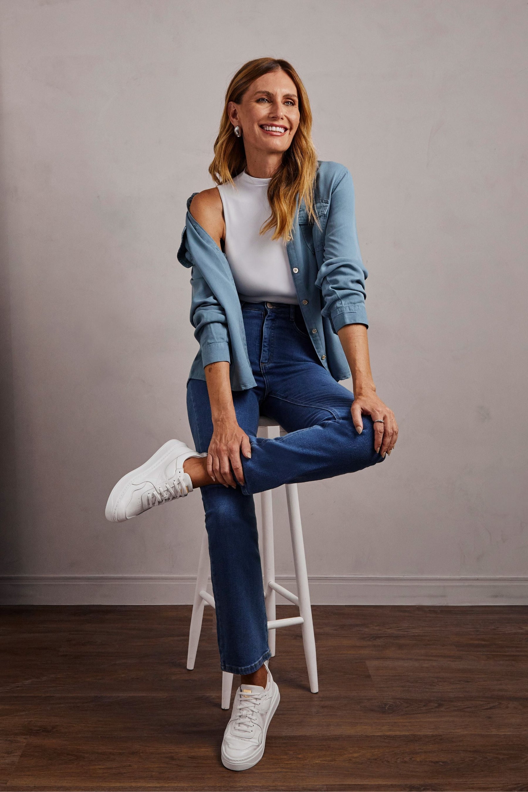 Calça Jeans Modeladora Clássica Reta Cós Super Alto