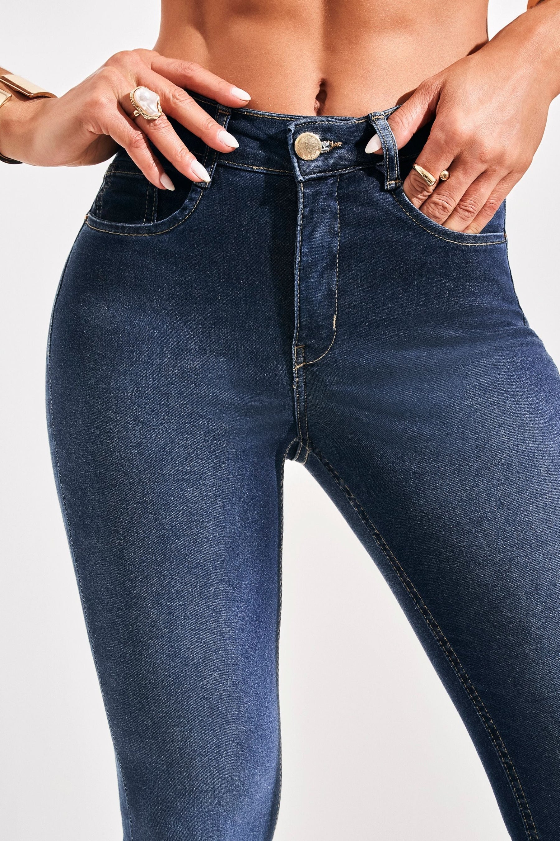 Calça Jeans Modeladora Curva dos Sonhos Flare Cós Médio