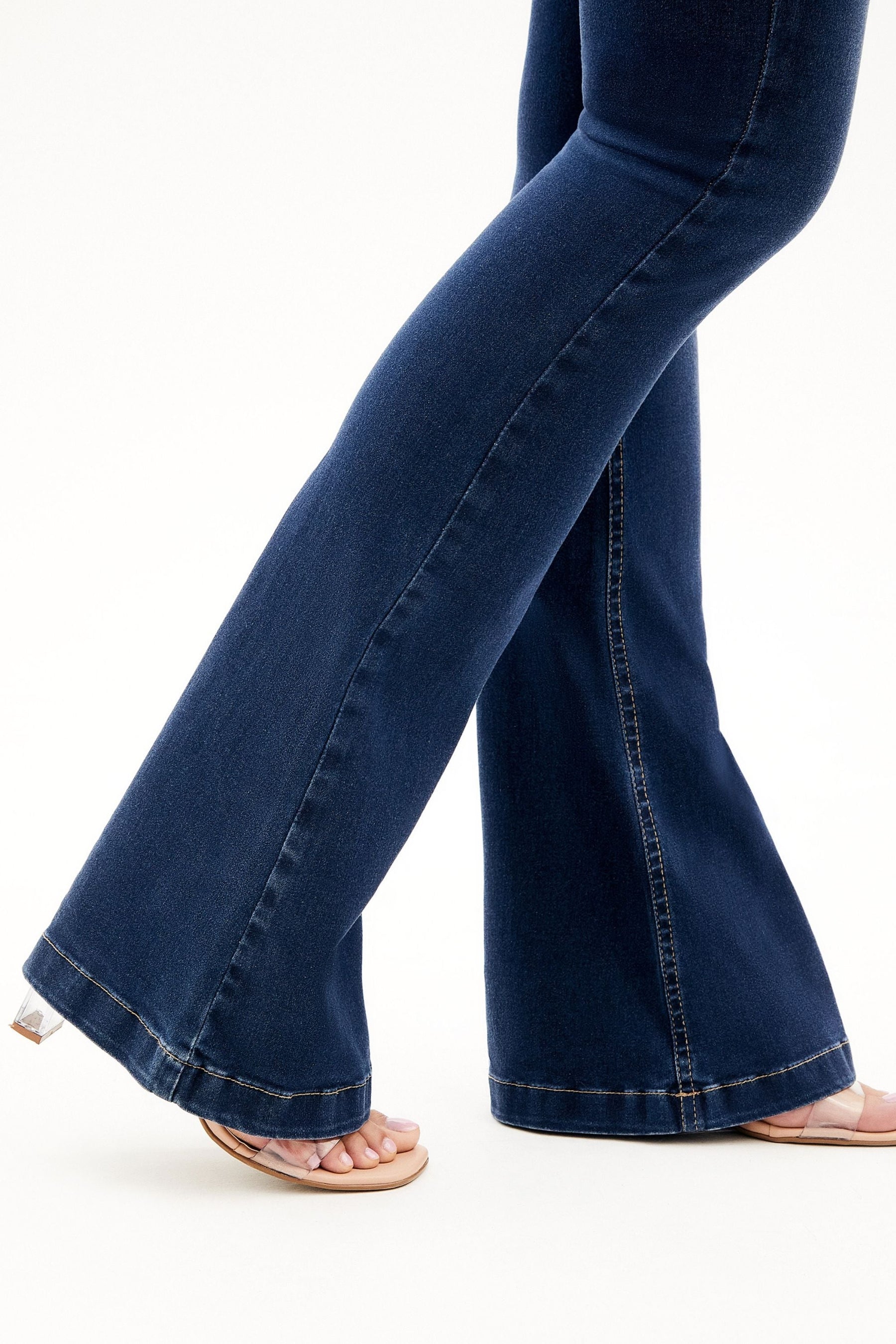 Calça Jeans Modeladora Curva dos Sonhos Flare Cós Médio