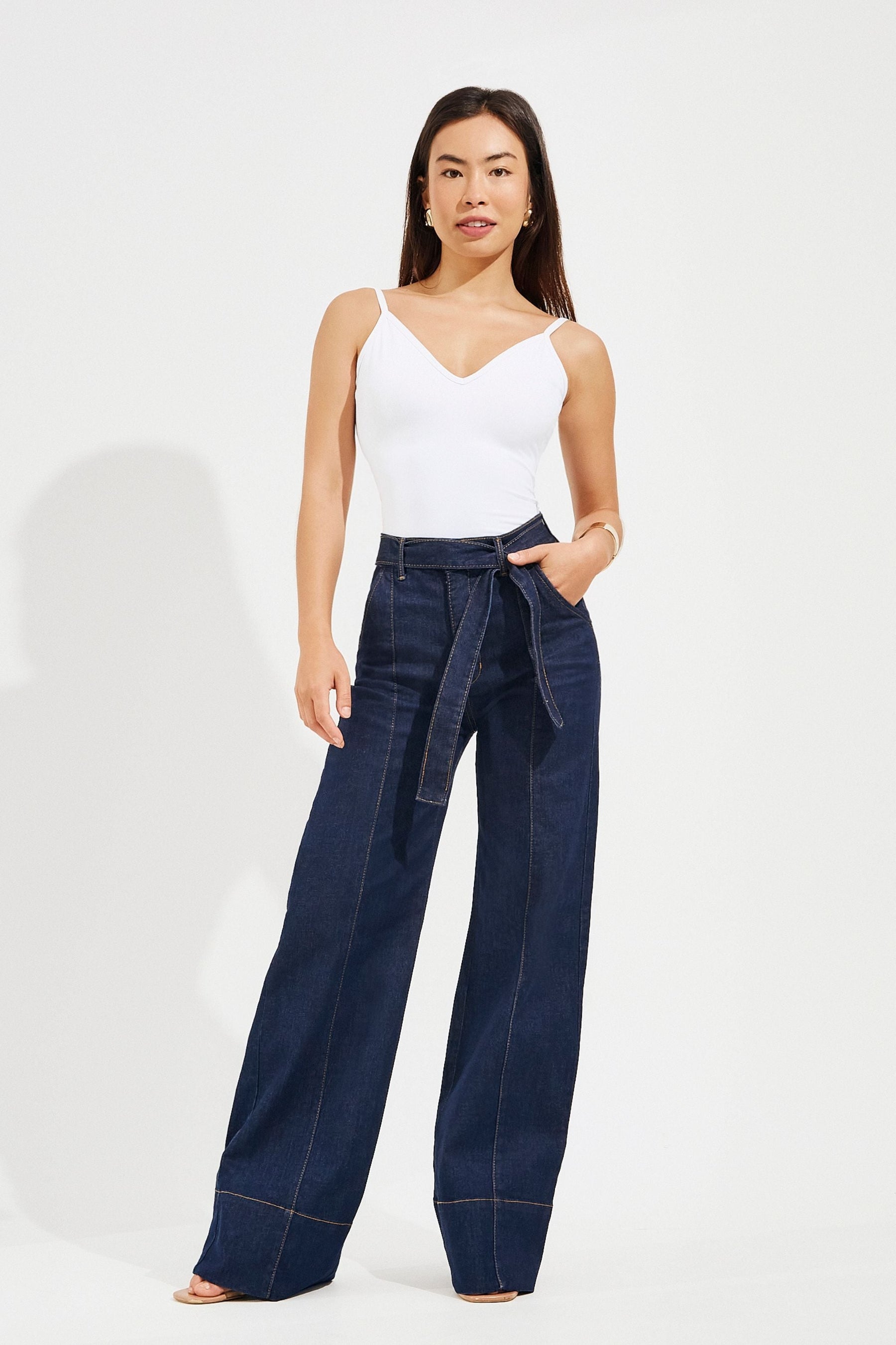 Calça Jeans de Rica Tecnológica Wide Leg Cós Super Alto