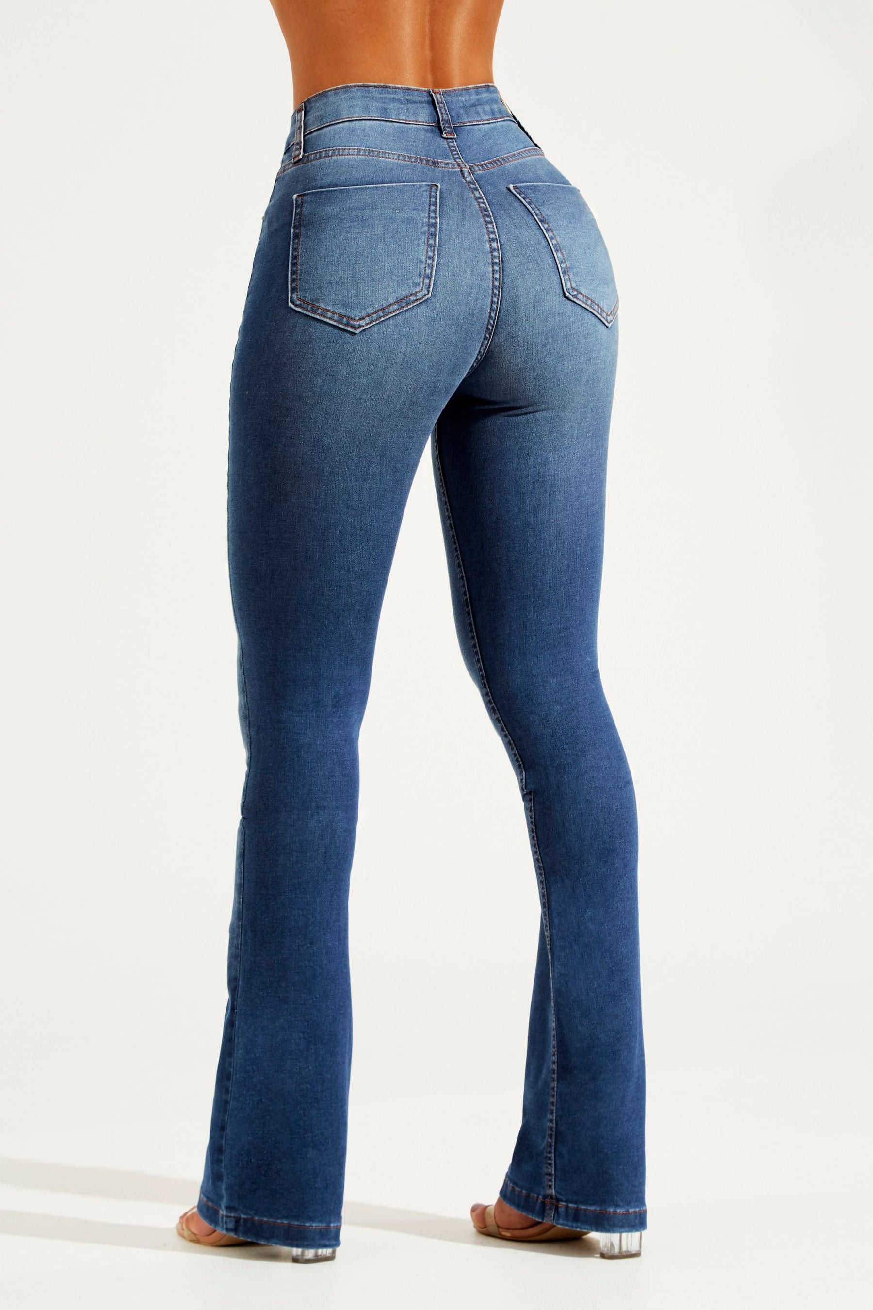Calça Jeans Modeladora Inesquecível Boot Cut Cós Médio