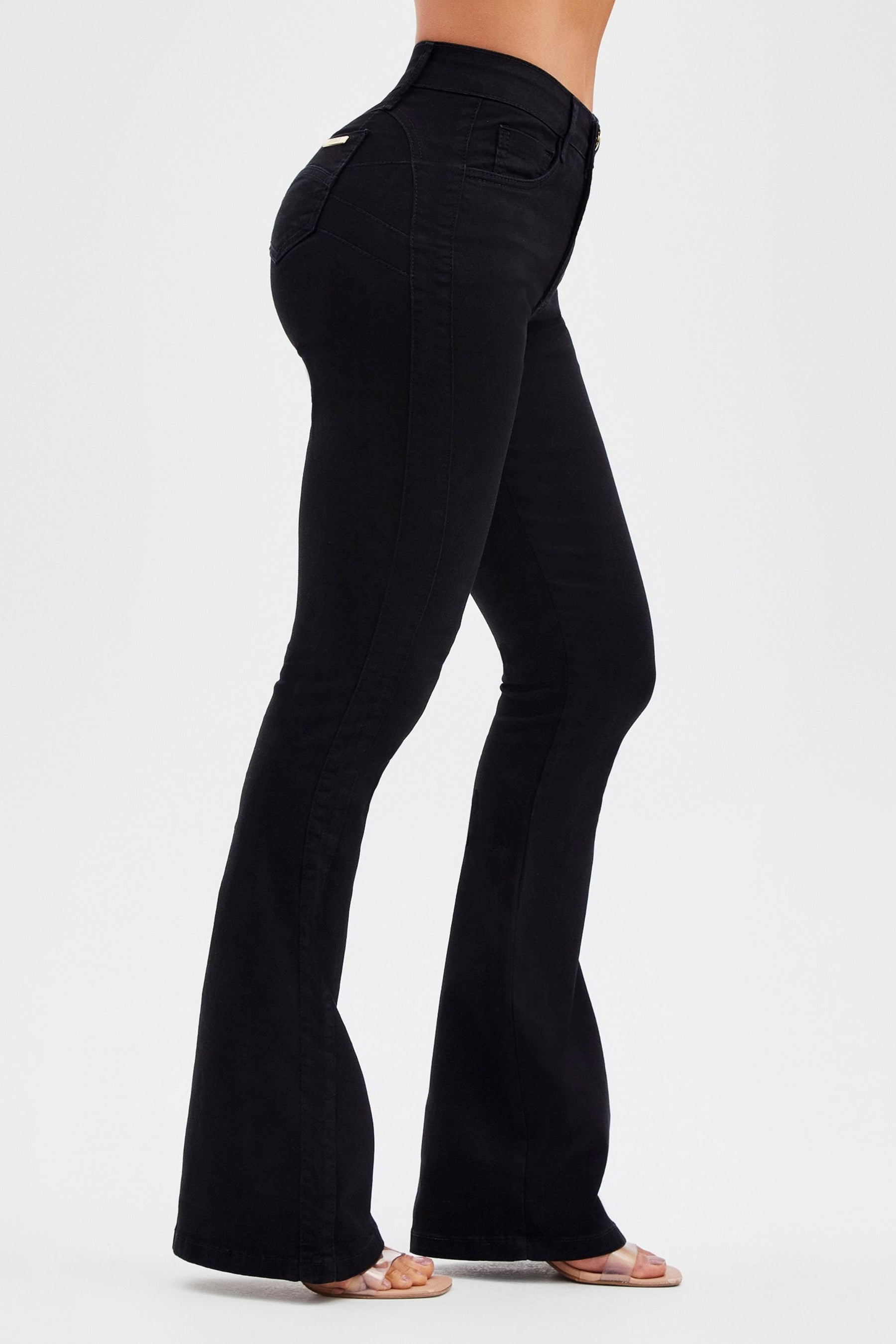 Calça Jeans Mega Bumbum Flare Preto Intenso Cós Médio