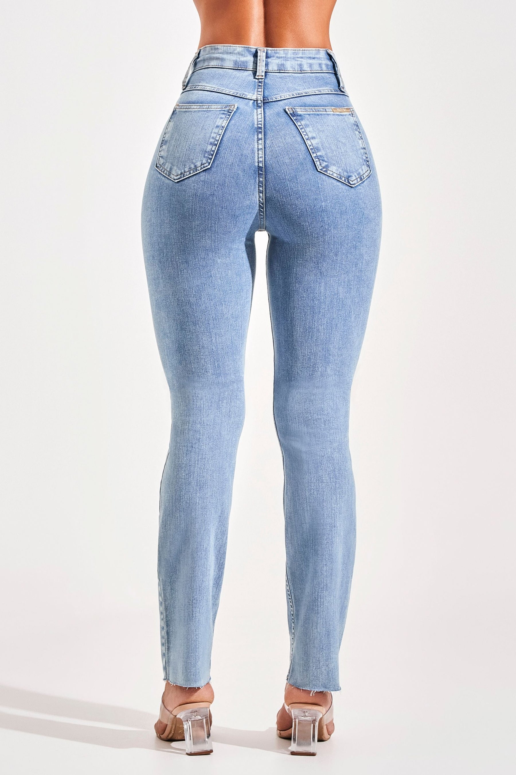 Calça Jeans Modeladora Revolucionária Reta Clara Cós Super Alto