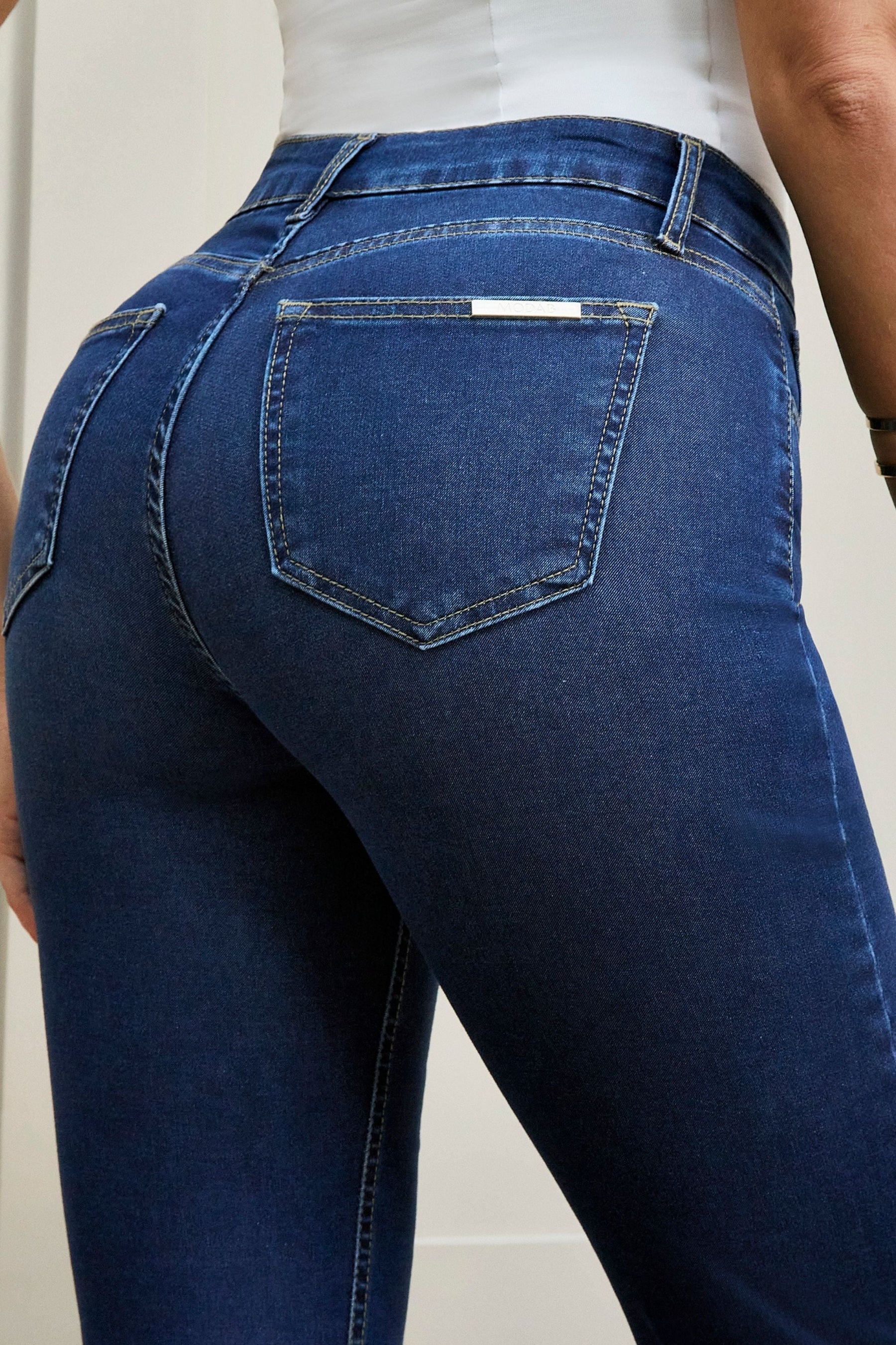 Calça Jeans Curva dos Sonhos Reta Jeans Escuro Cós Médio