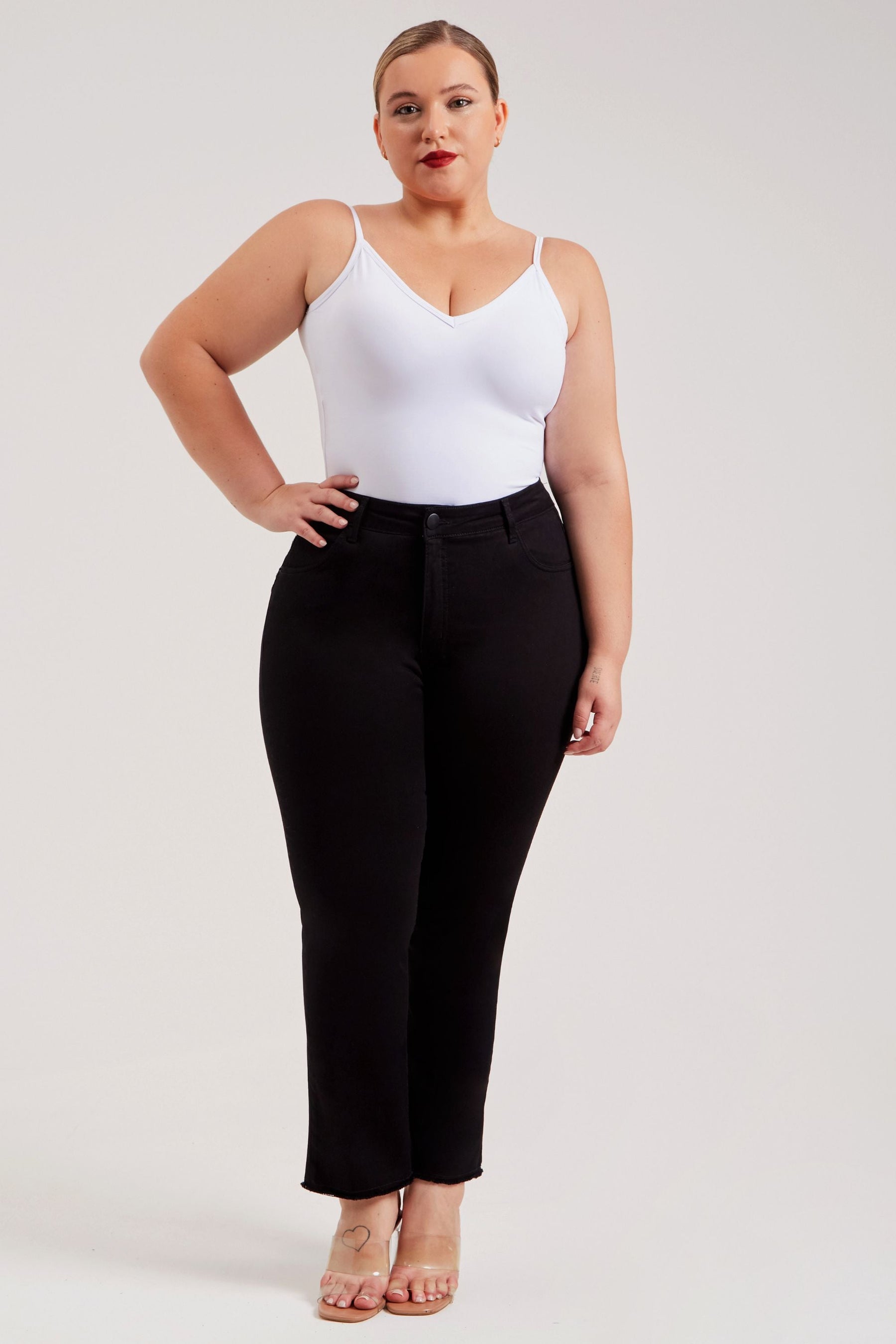 Calça Jeans Modeladora Reta Preto Intenso Cós Médio