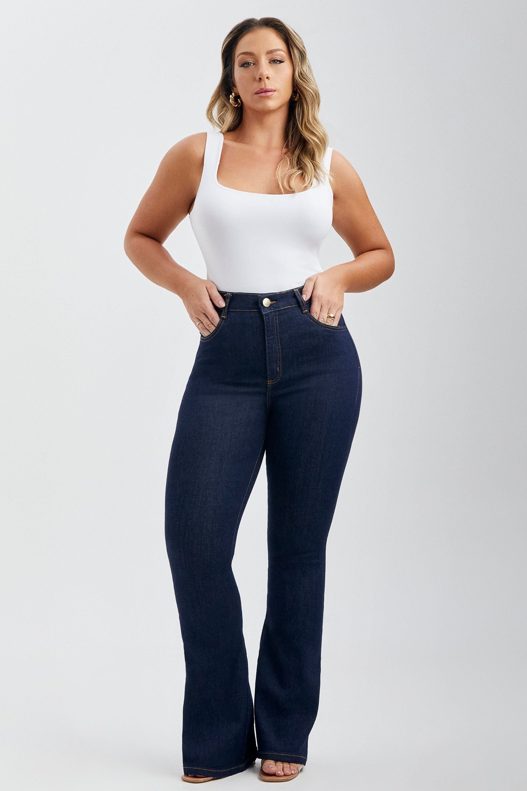Calça Jeans Ultra Modeladora Flare Cós Alto