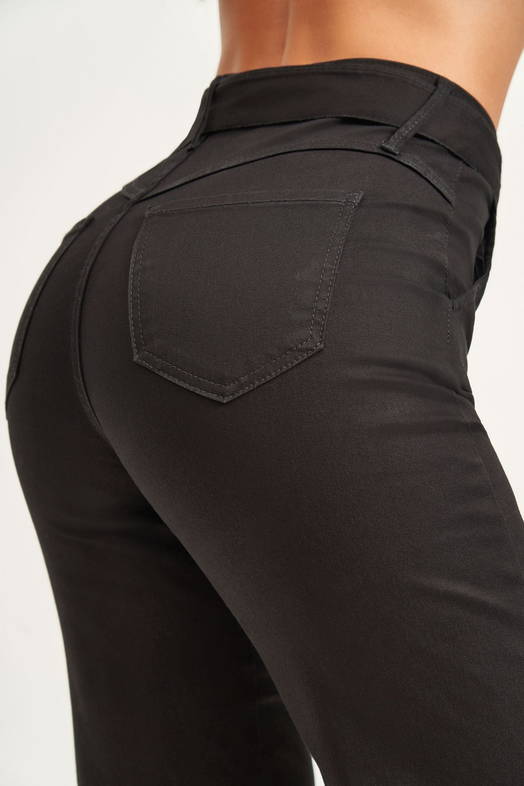 Calça Jeans de Rica Tecnológica Wide Leg Preto Intenso Cós Médio
