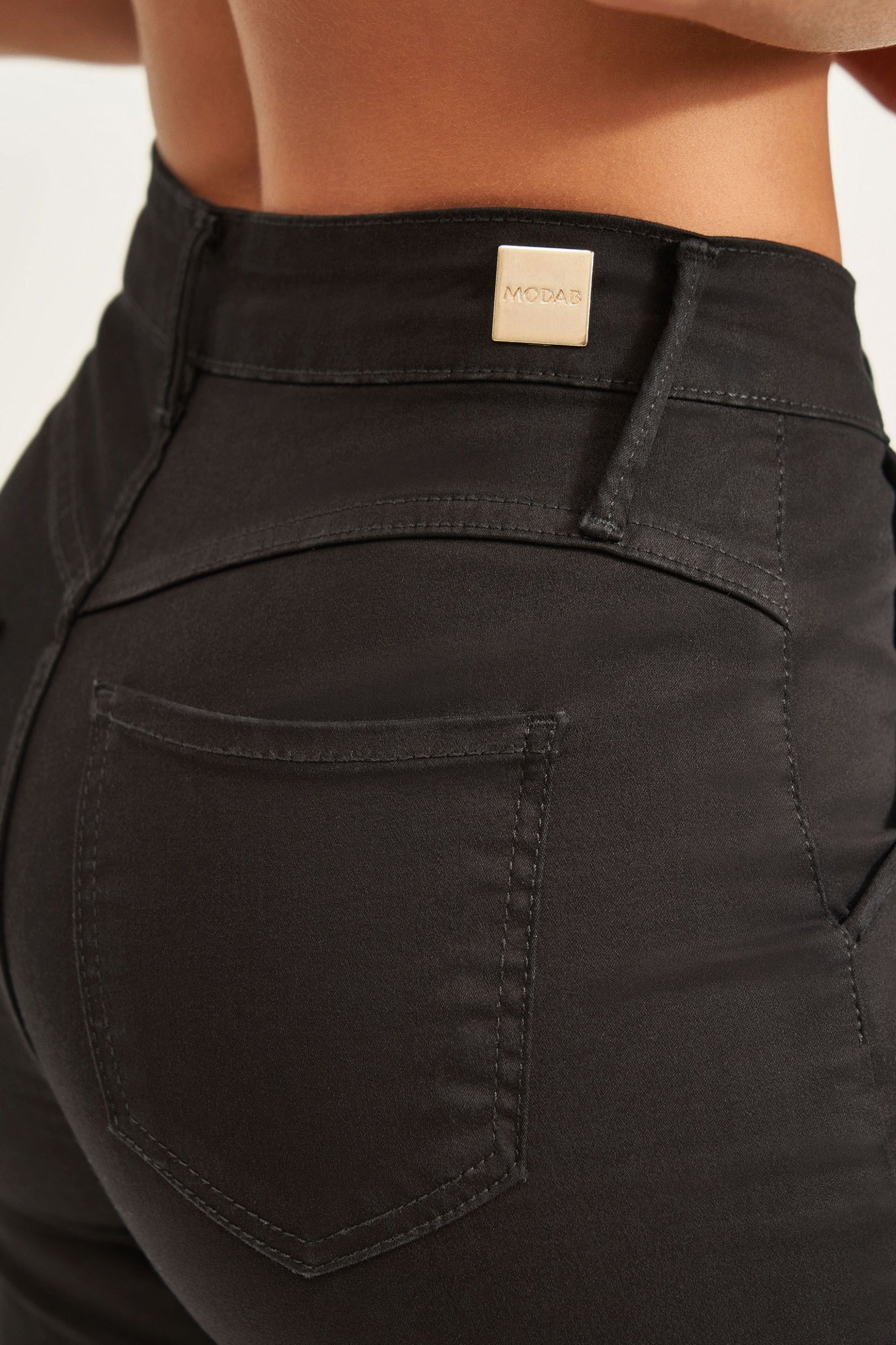 Calça Jeans de Rica Tecnológica Wide Leg Preto Intenso Cós Médio