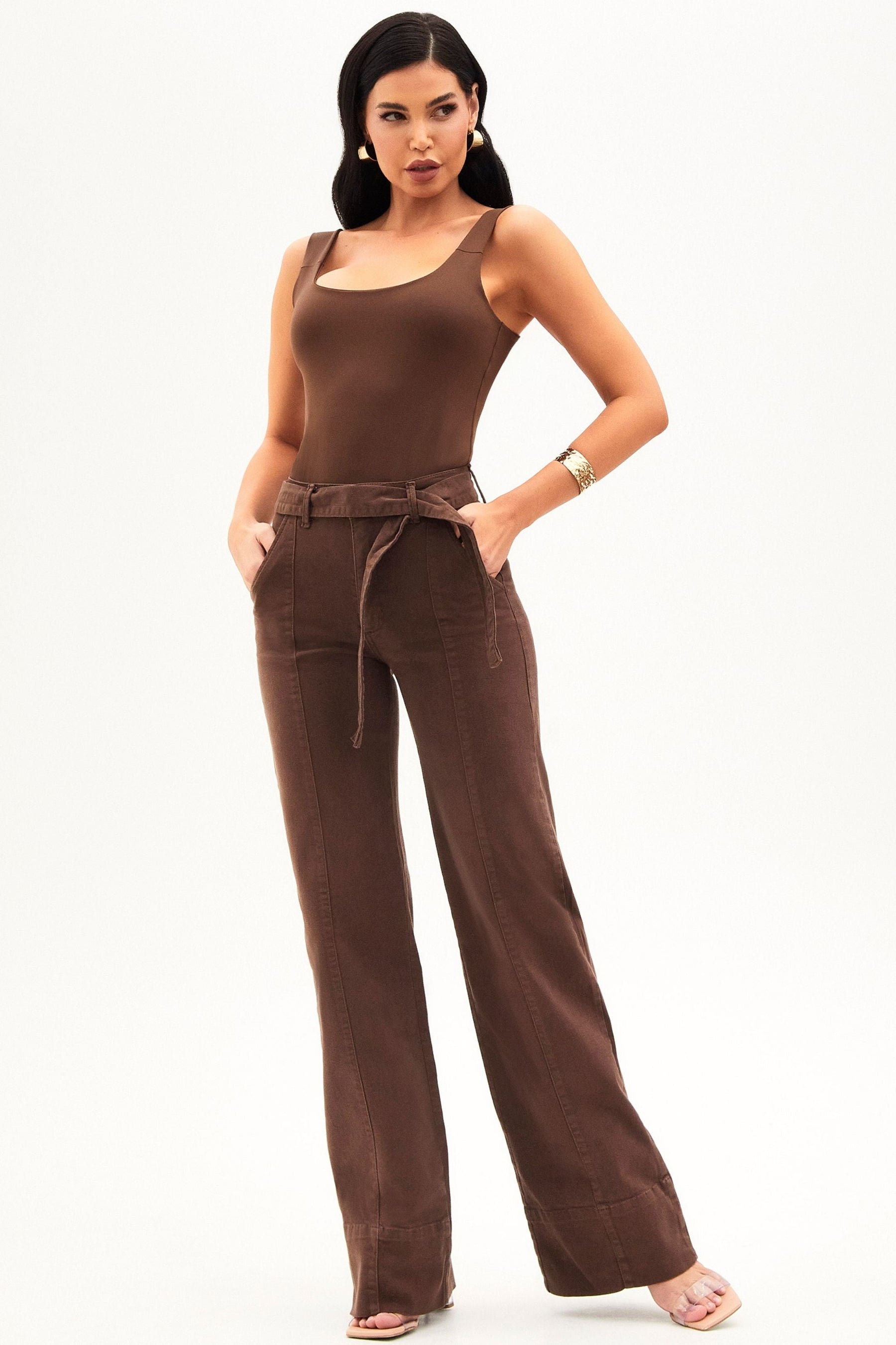 Calça Jeans de Rica Tecnológica Wide Leg Coffee Cós Médio