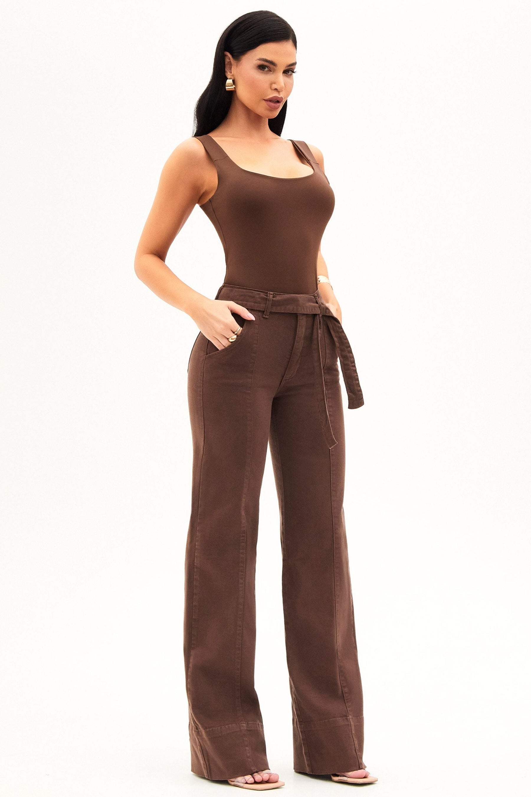 Calça Jeans de Rica Tecnológica Wide Leg Coffee Cós Médio