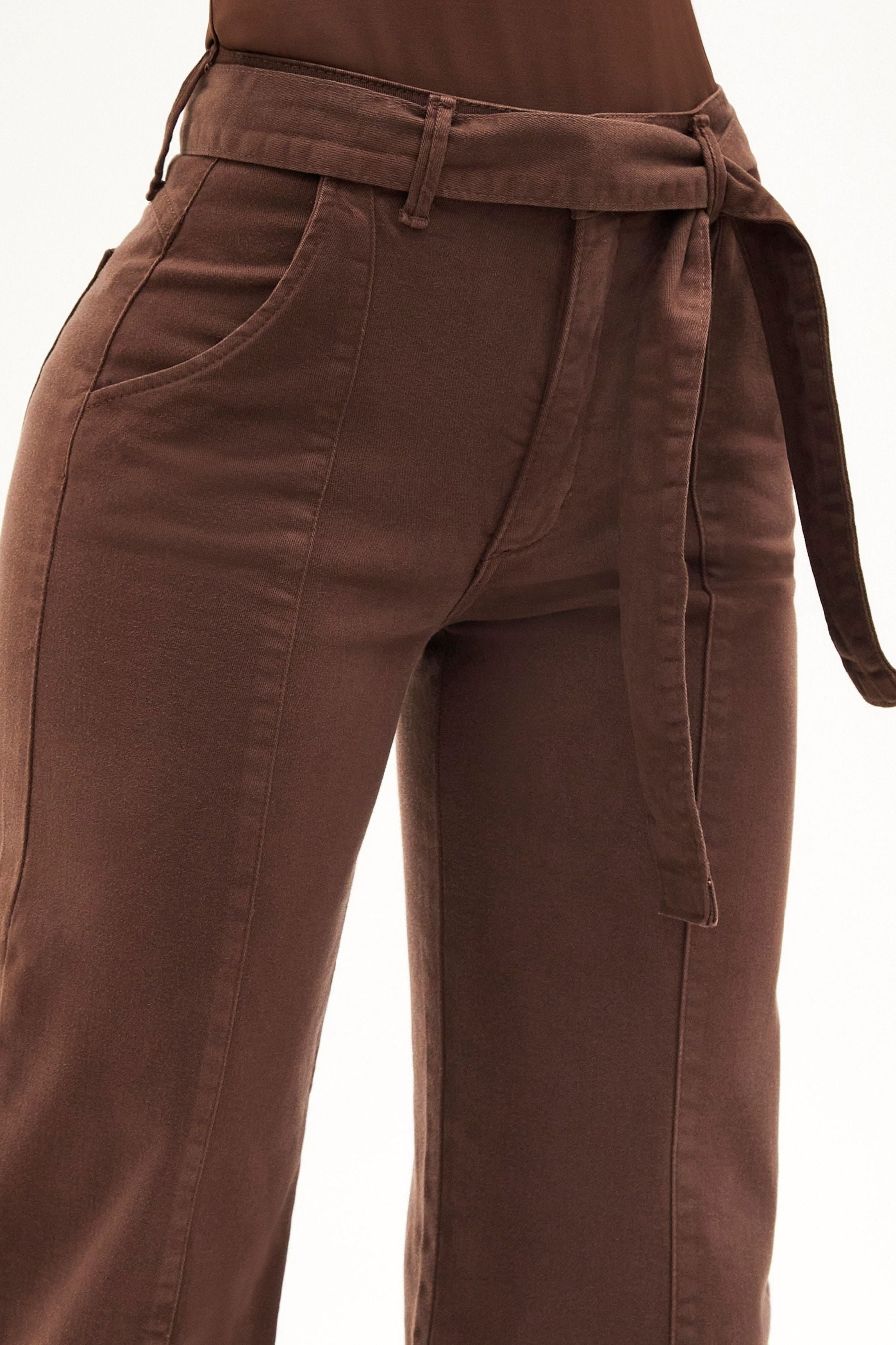 Calça Jeans de Rica Tecnológica Wide Leg Coffee Cós Médio