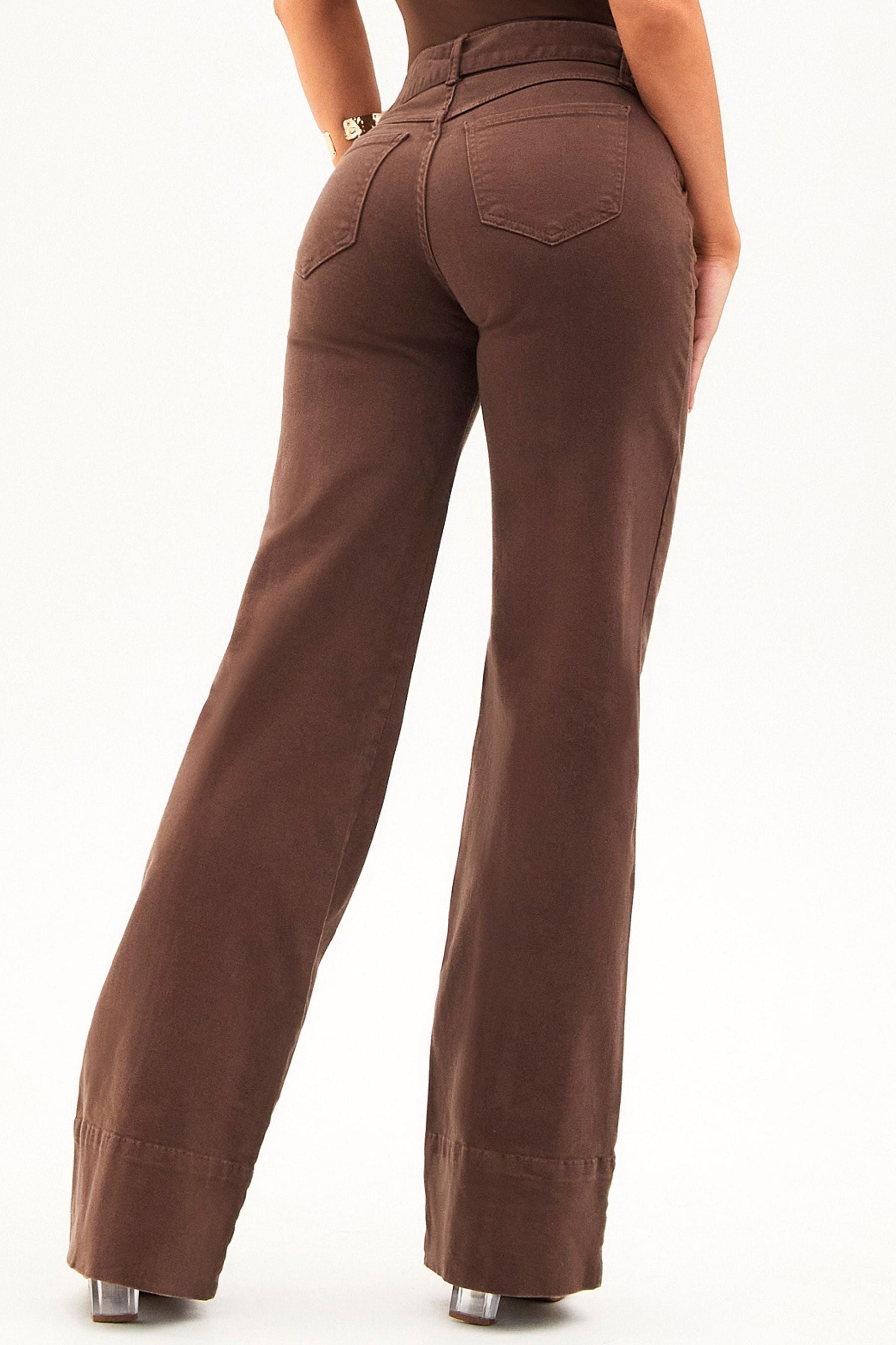 Calça Jeans de Rica Tecnológica Wide Leg Coffee Cós Médio