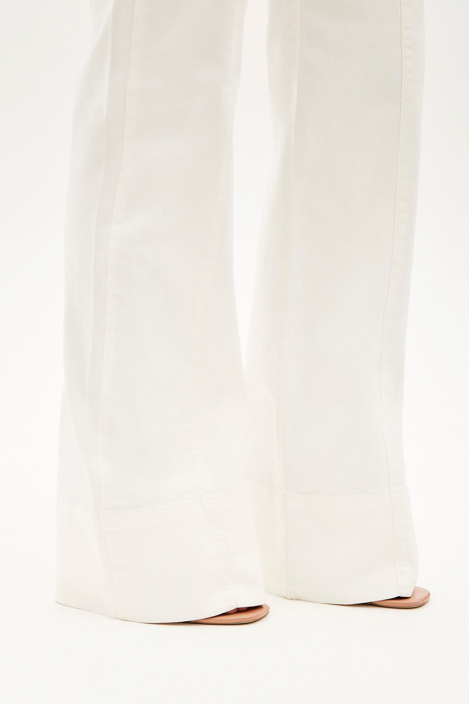 Calça Jeans de Rica Tecnológica Wide Leg Off White Cós Super Alto