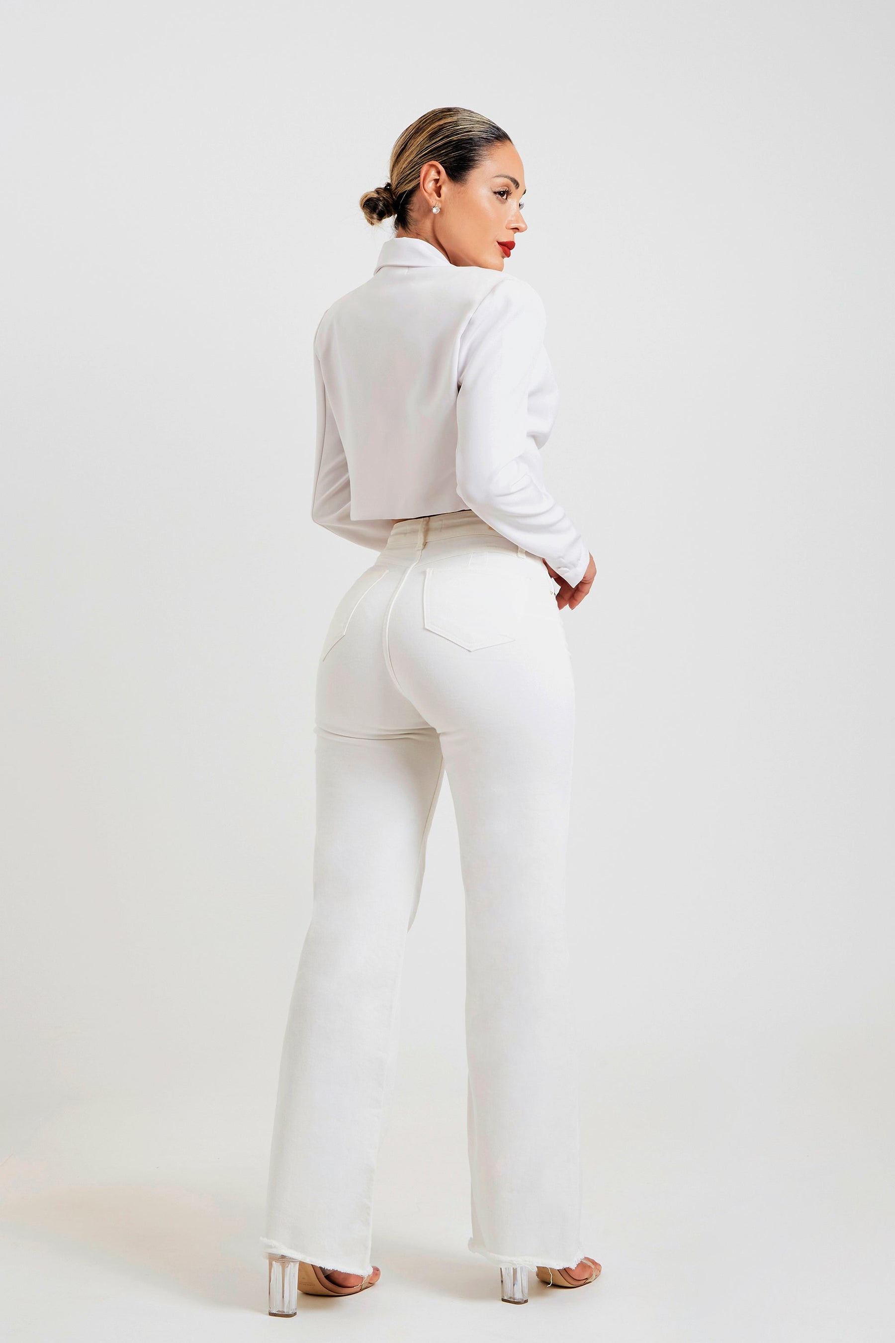 Calça Jeans Modeladora Off White Wide Leg Cós Super Alto