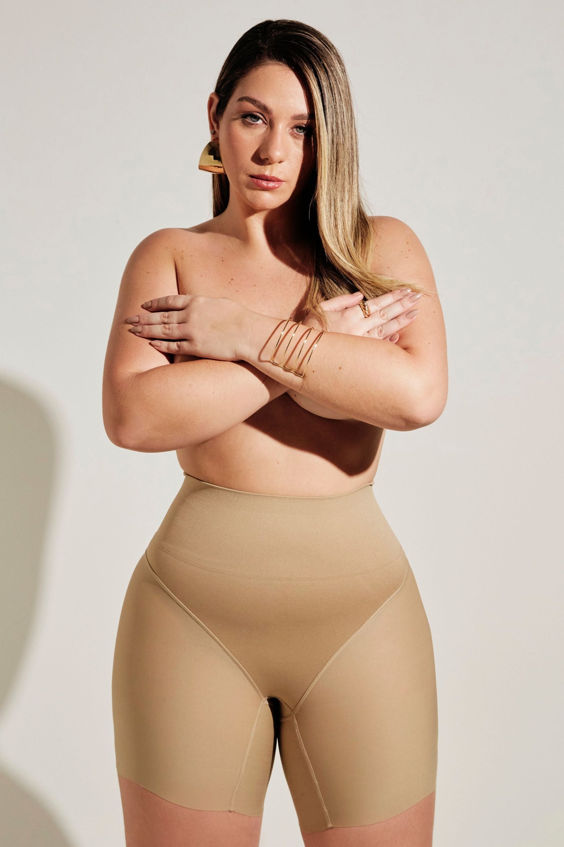Shorts Modelador Que Afina Cintura Bege