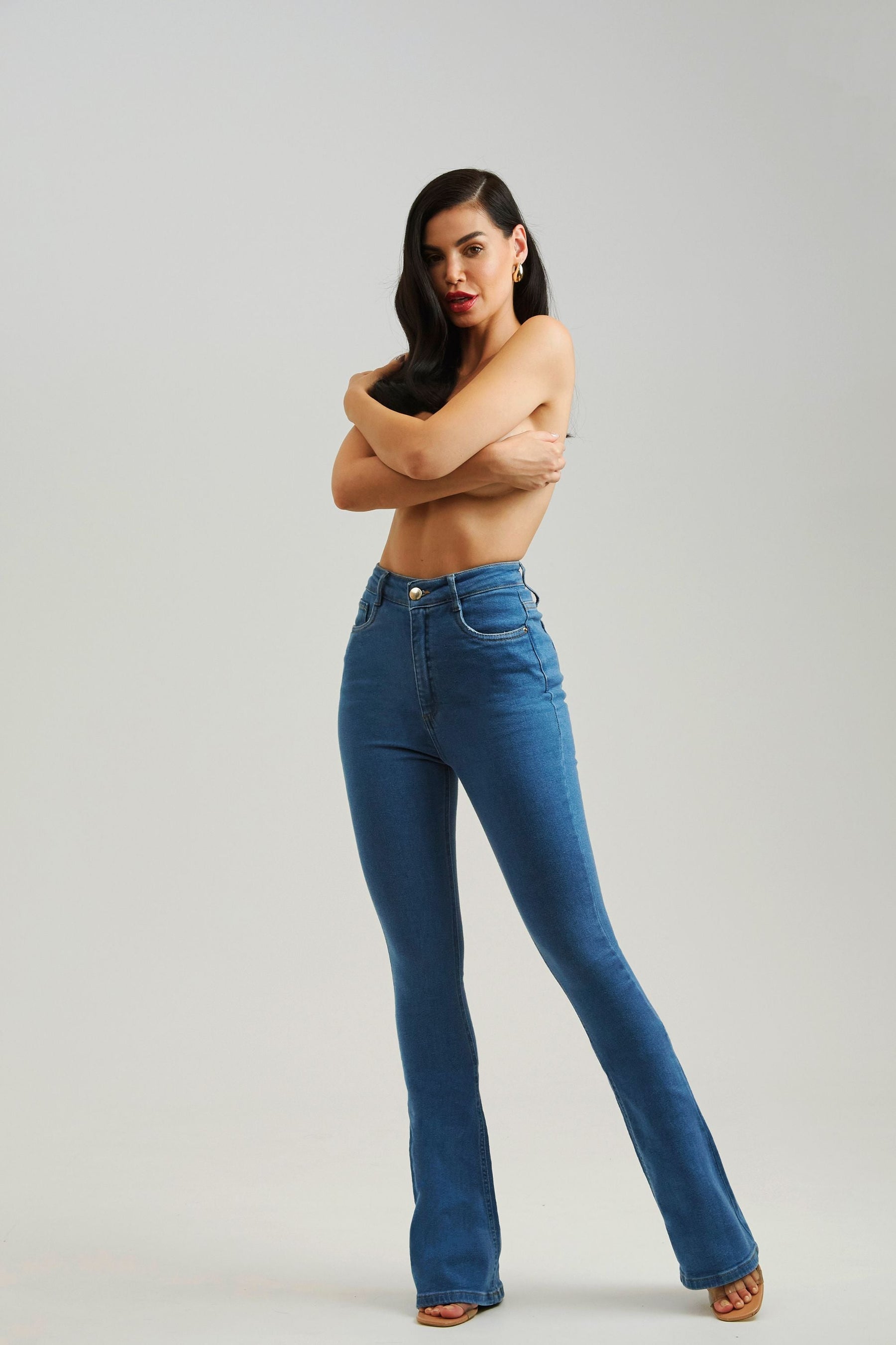 Calça Jeans Modeladora Clássica Flare Cós Super Alto