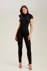 Calça Jeans Modeladora Skinny Preto Intenso Cós Médio