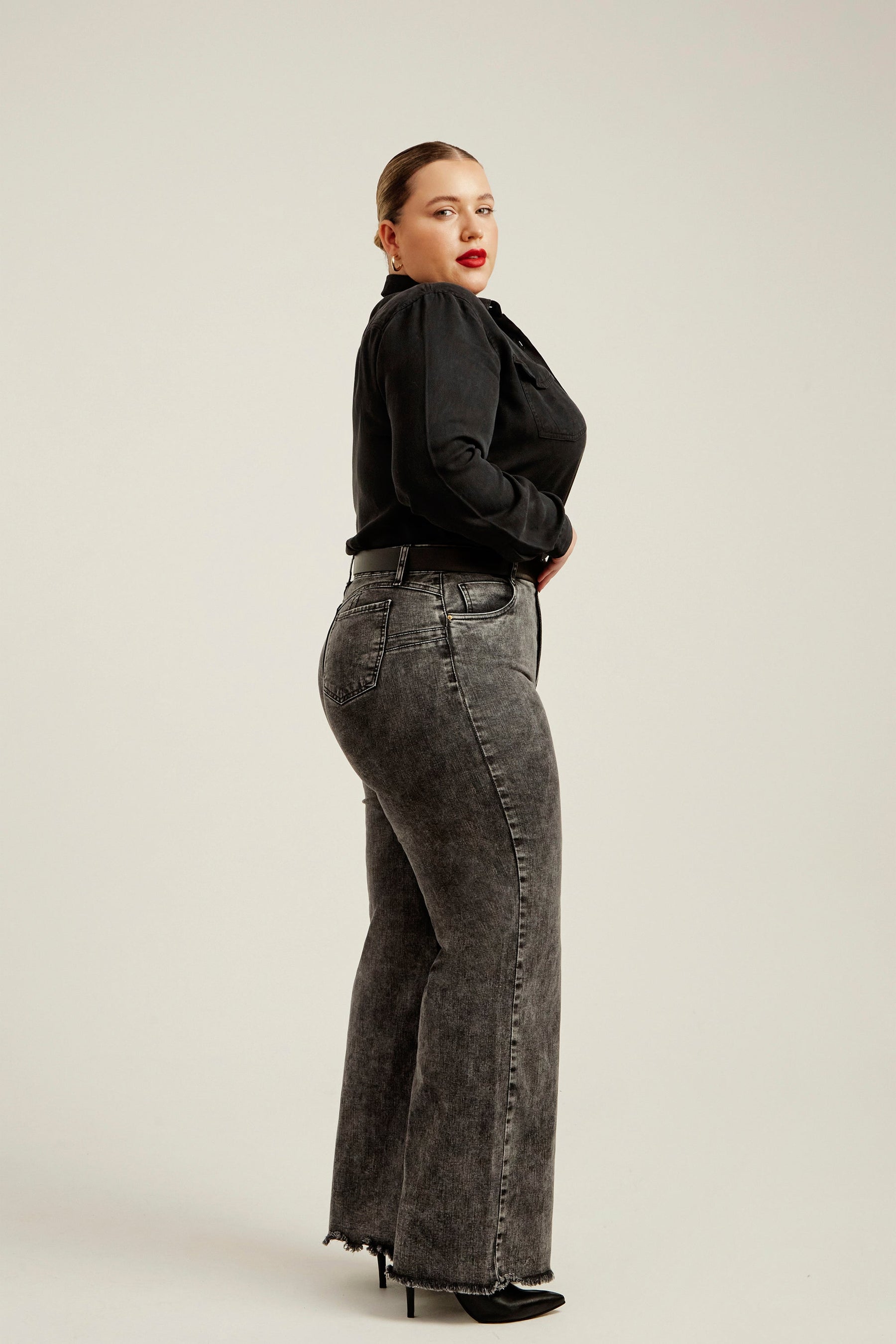 Calça Jeans Modeladora Wide Leg Cinza Cós Super Alto