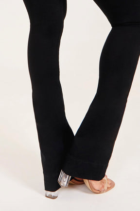 Calça Jeans Modeladora Flare Preto Intenso Cós Médio