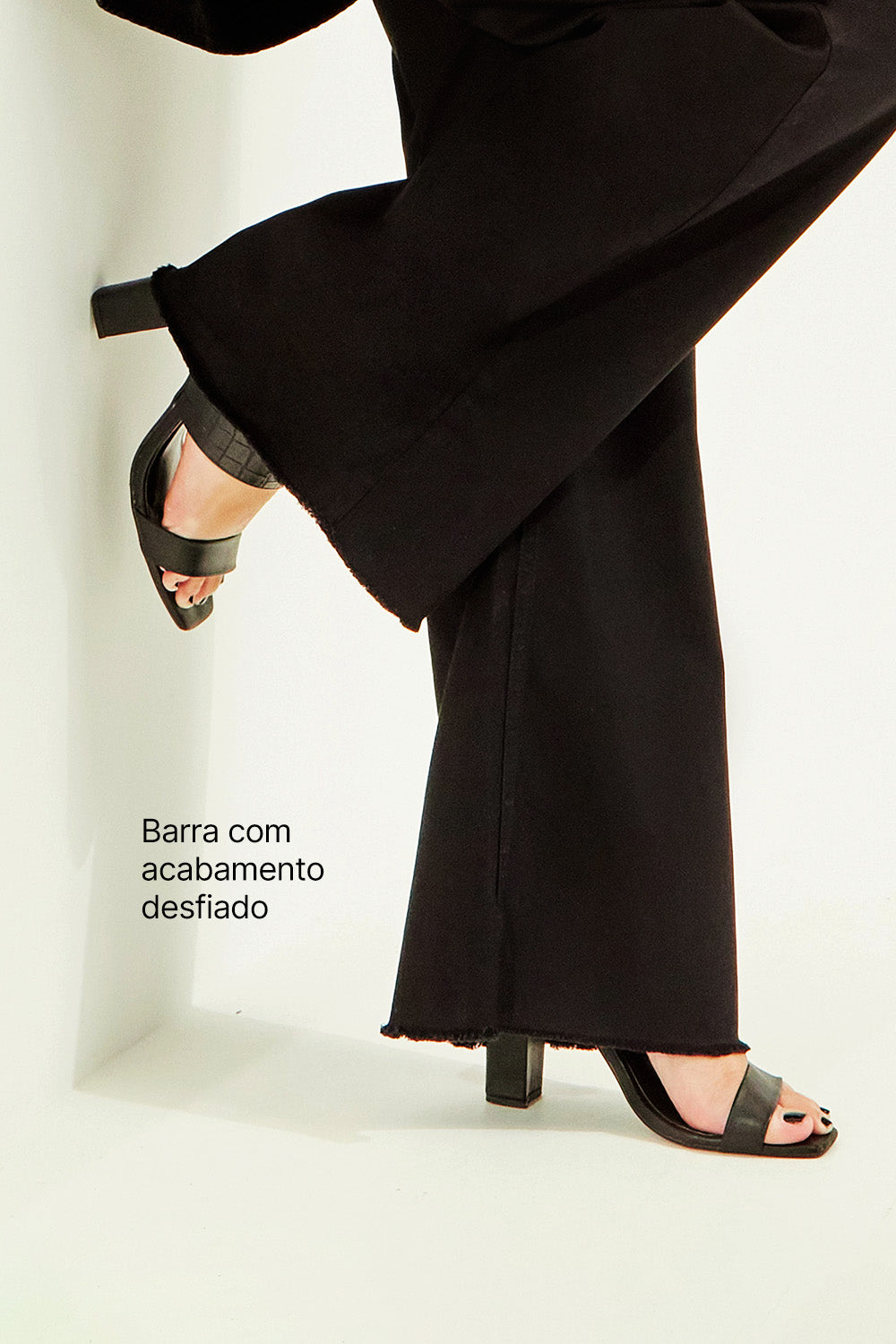 Calça Jeans Modeladora Wide Leg Preto Intenso Cós Super Alto