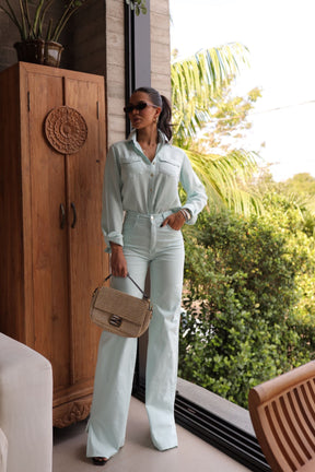 Calça Jeans Modeladora Wide Leg com Fenda Aqua Cós Super Alto