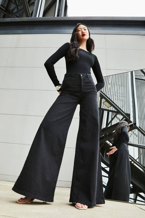 Calça Jeans Modeladora Pantalona Preta Cós Médio