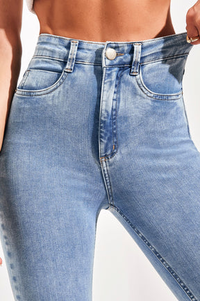 Calça Jeans Modeladora Revolucionária Reta Clara Cós Super Alto