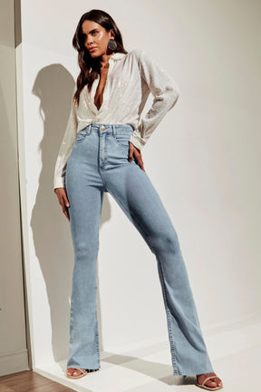 Calça Jeans Modeladora Revolucionária Flare Clara Cós Super Alto