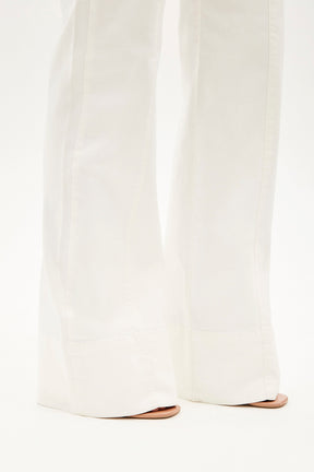 Calça Jeans de Rica Tecnológica Wide Leg Off White Cós Super Alto