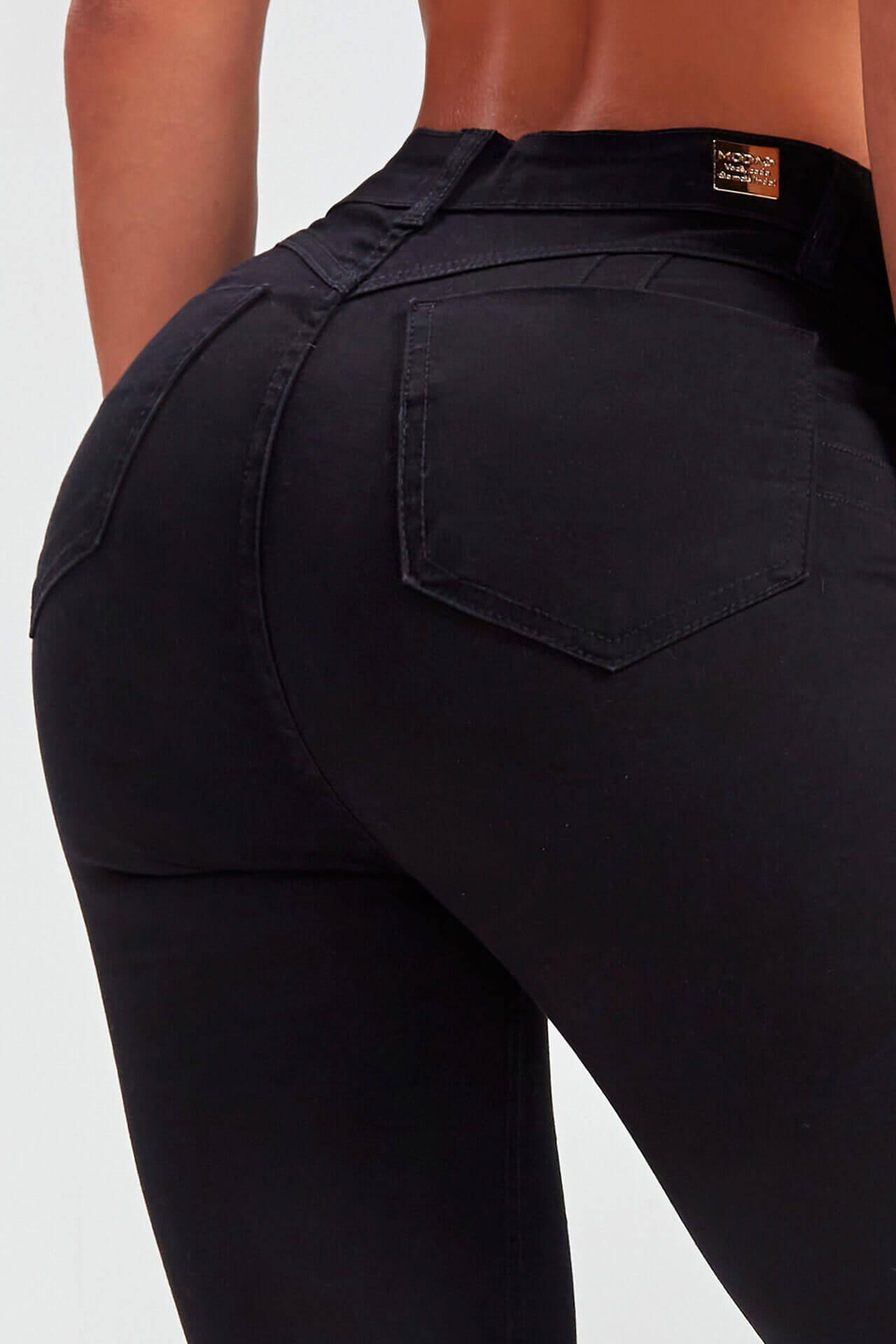 Calça Jeans Modeladora Flare Preto Intenso Cós Médio
