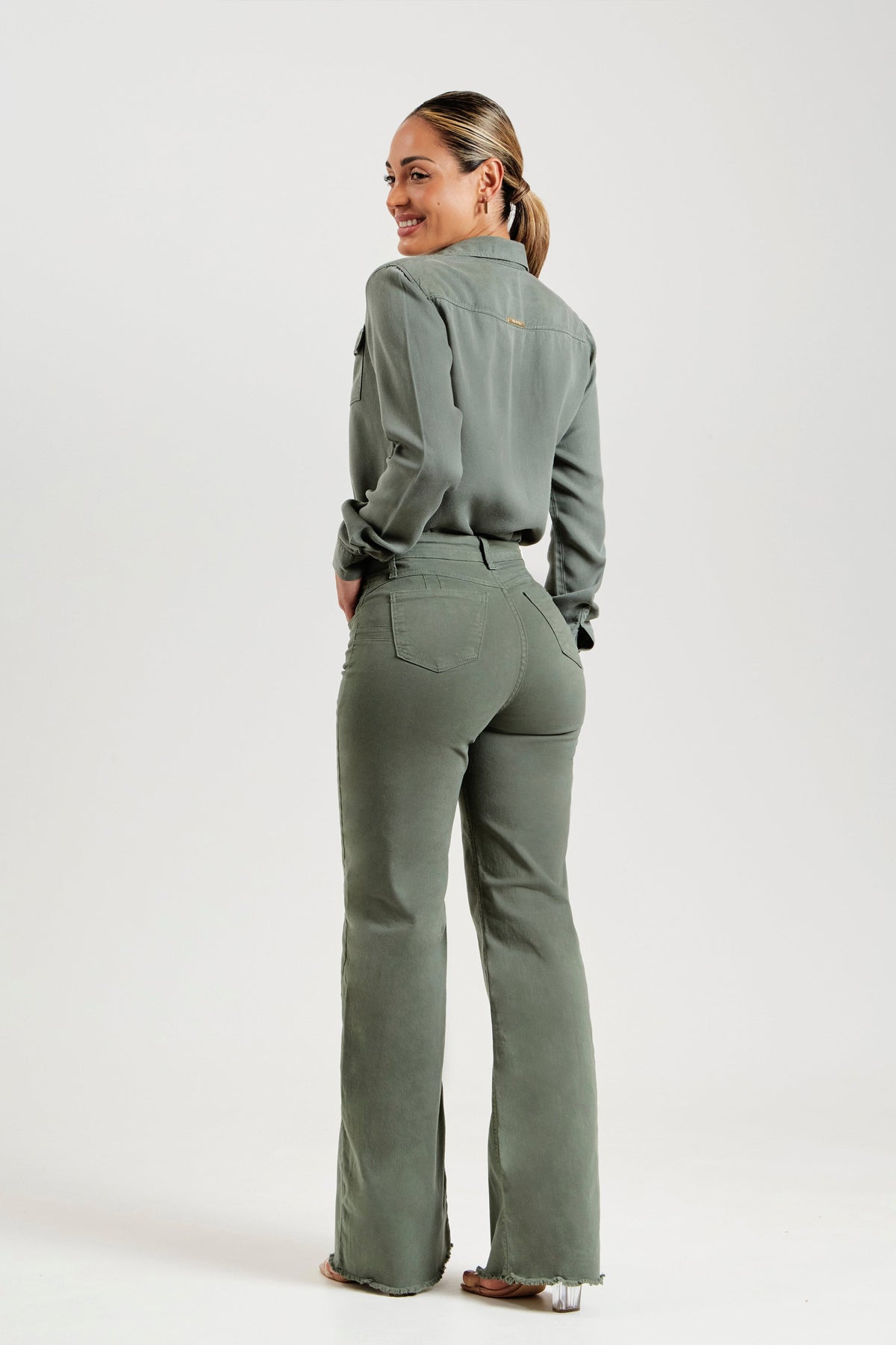 Calça Jeans Modeladora Verde Wide Leg Cós Super Alto
