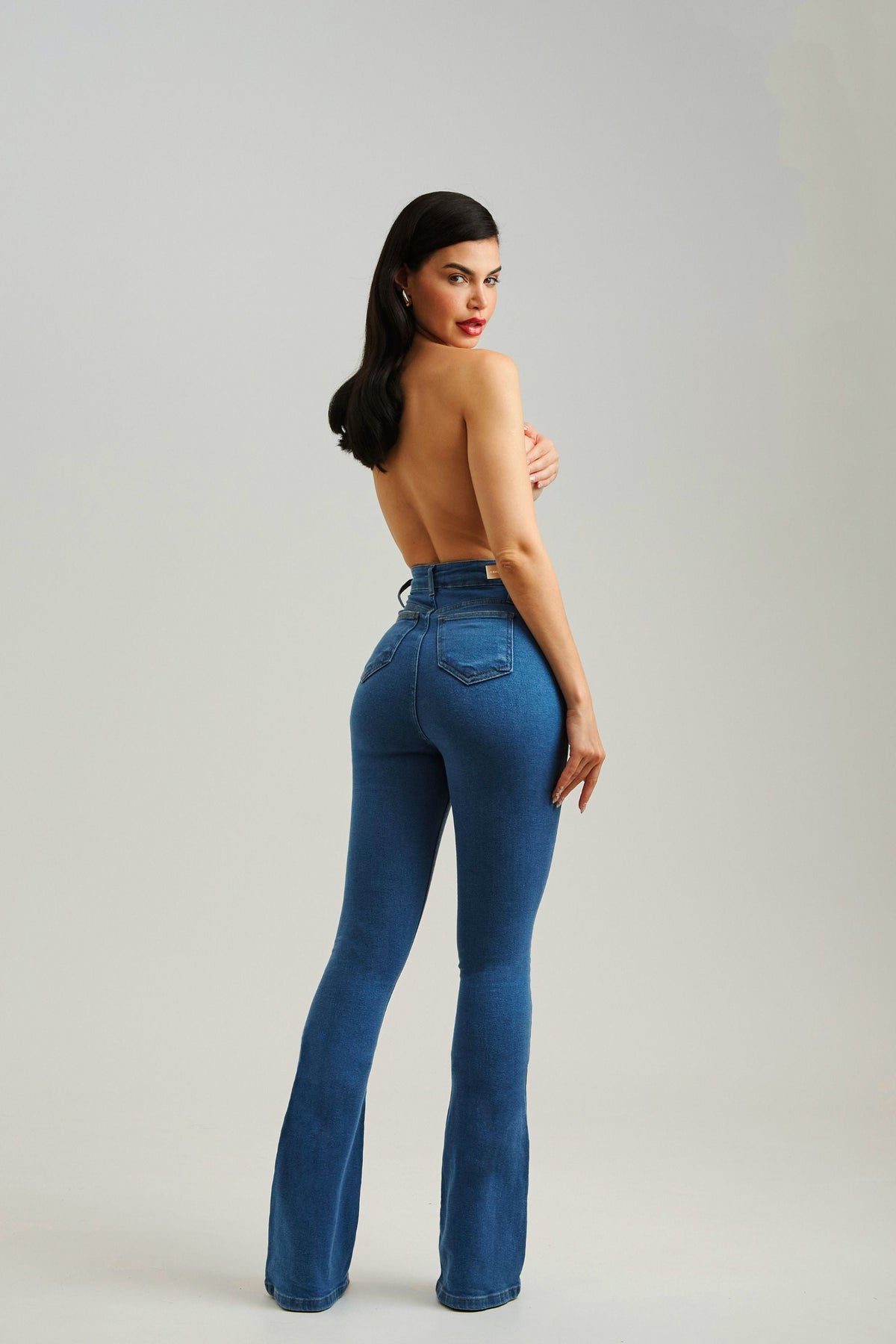 Calça Jeans Modeladora Clássica Flare Cós Super Alto