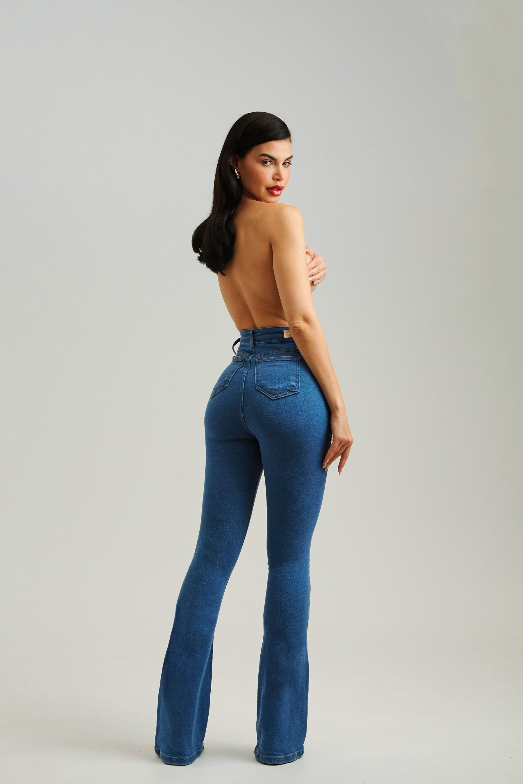 Calça Jeans Modeladora Clássica Flare Cós Super Alto