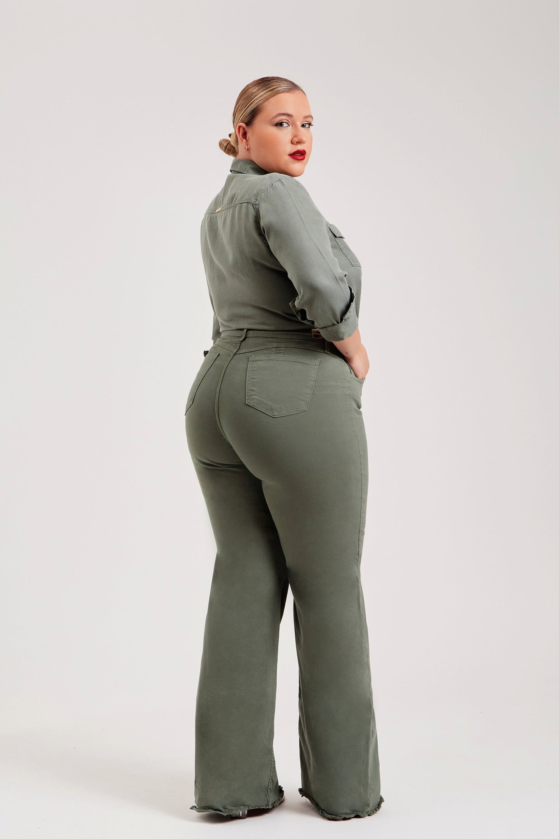 Calça Jeans Modeladora Verde Wide Leg Cós Super Alto