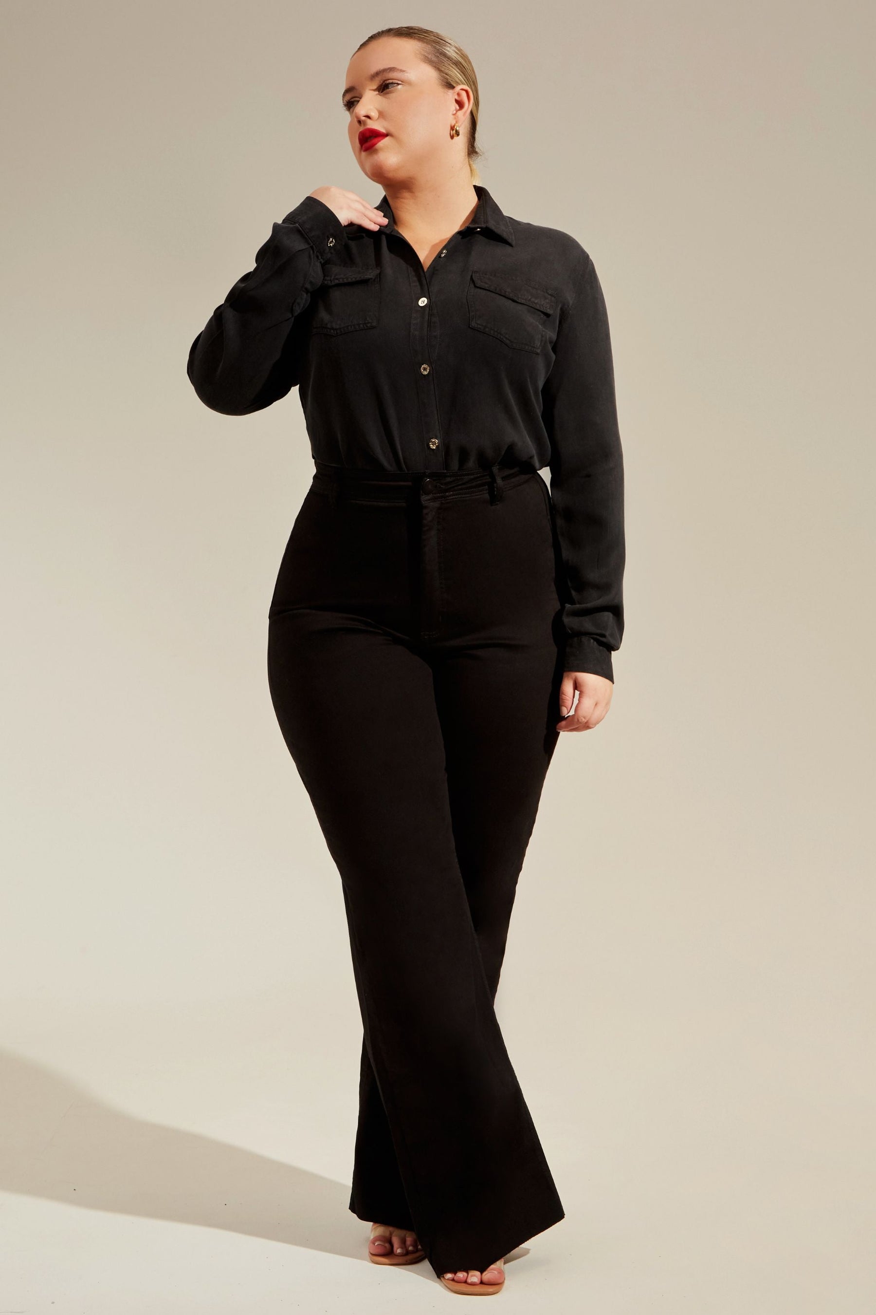 Calça Jeans Modeladora Wide Leg Preto Intenso Cós Super Alto